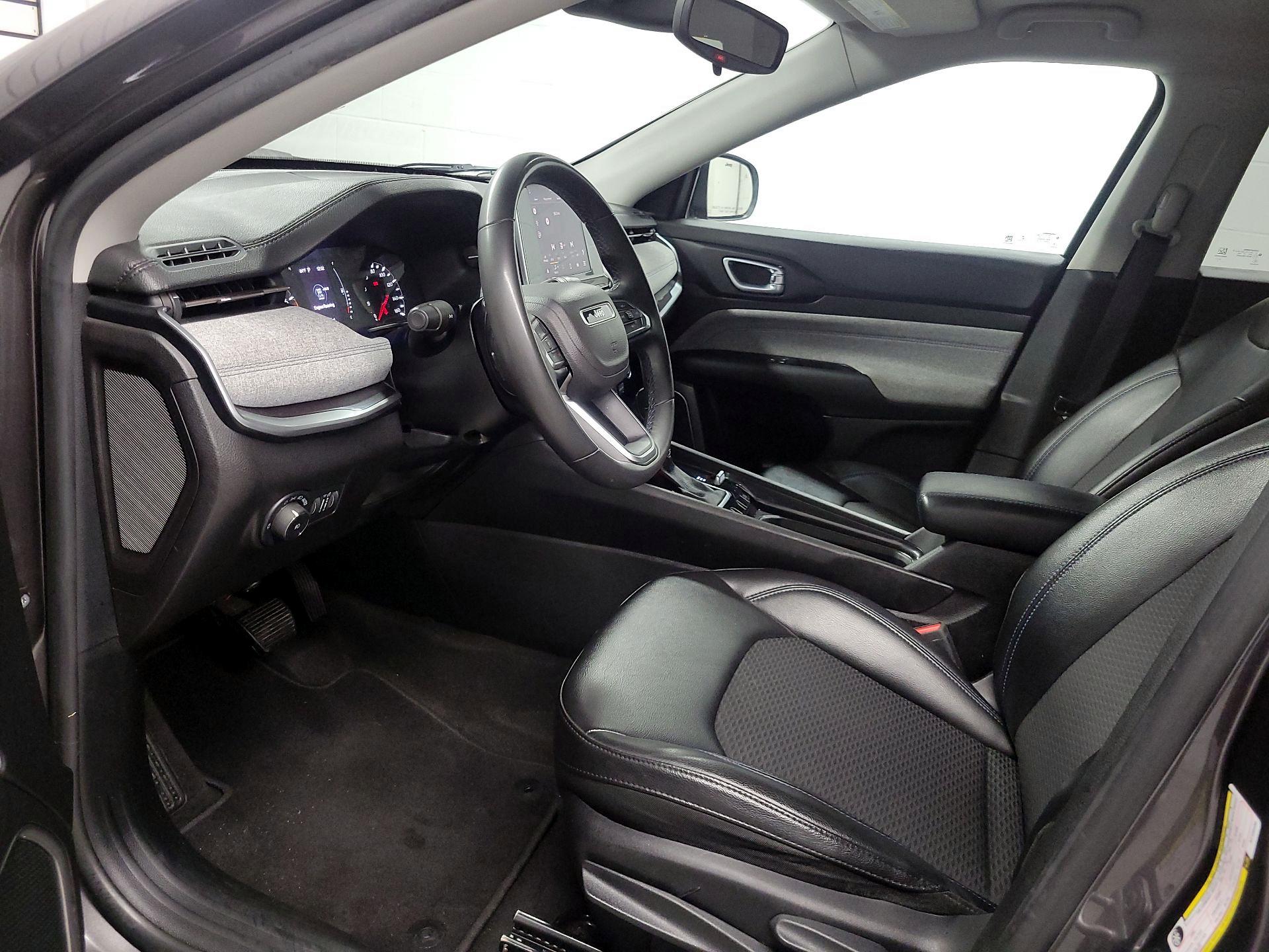 Thumbnail: 2022 Jeep Compass - 11