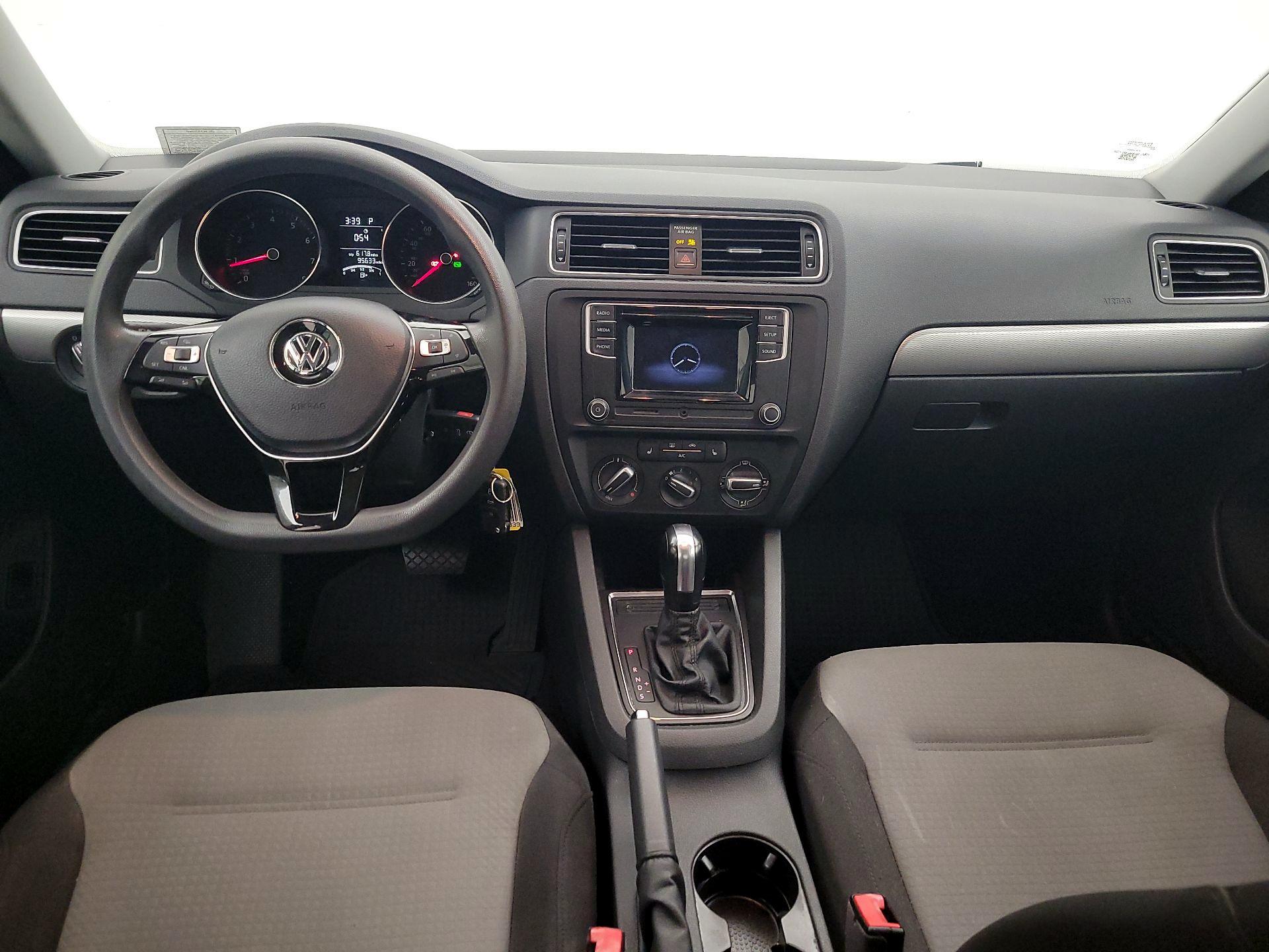 Thumbnail: 2017 Volkswagen Jetta - 9