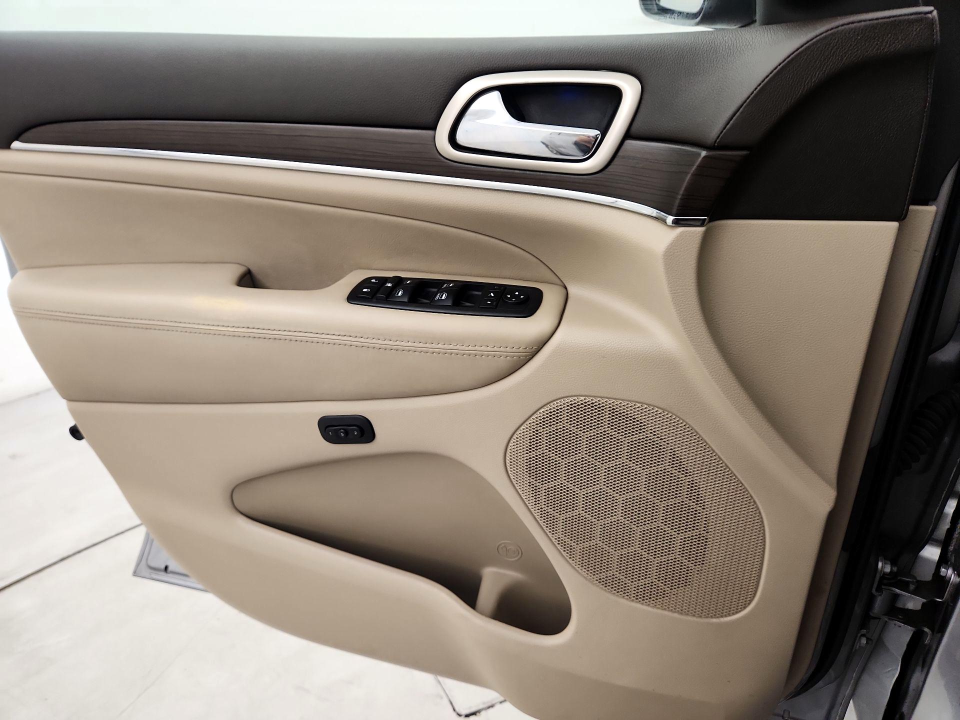 Thumbnail: 2014 Jeep Grand Cherokee - 12