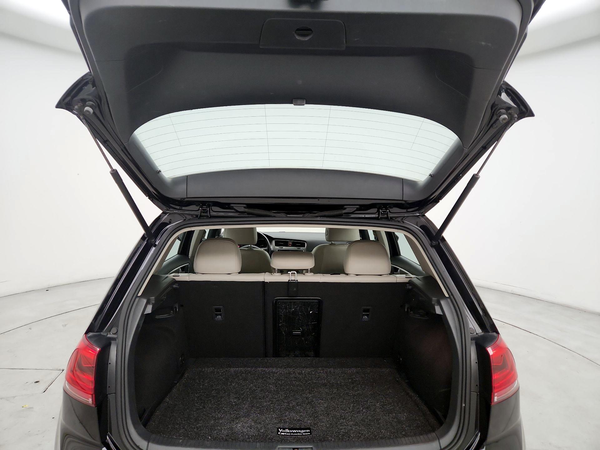Thumbnail: 2016 Volkswagen Golf - 20