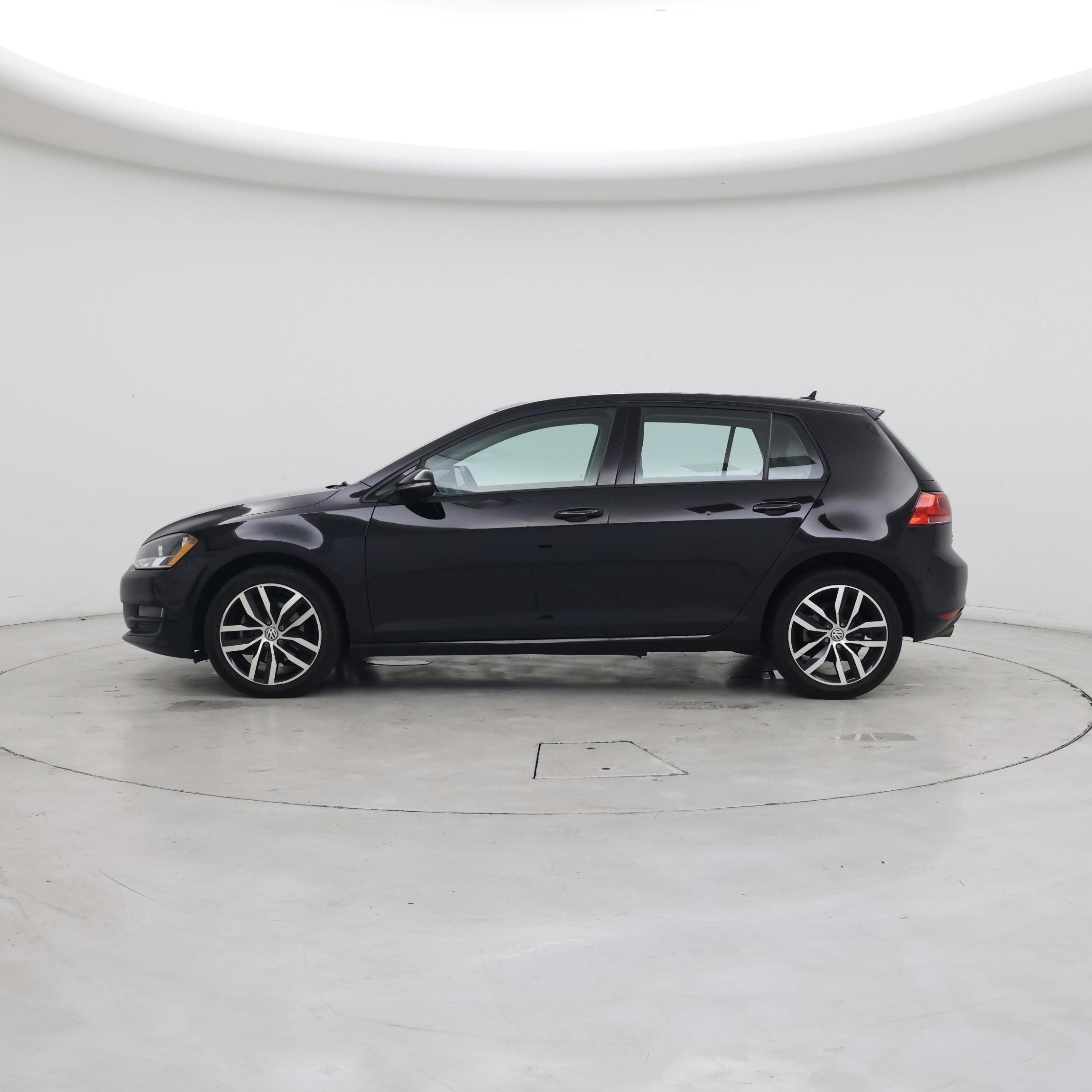 Thumbnail: 2016 Volkswagen Golf - 3