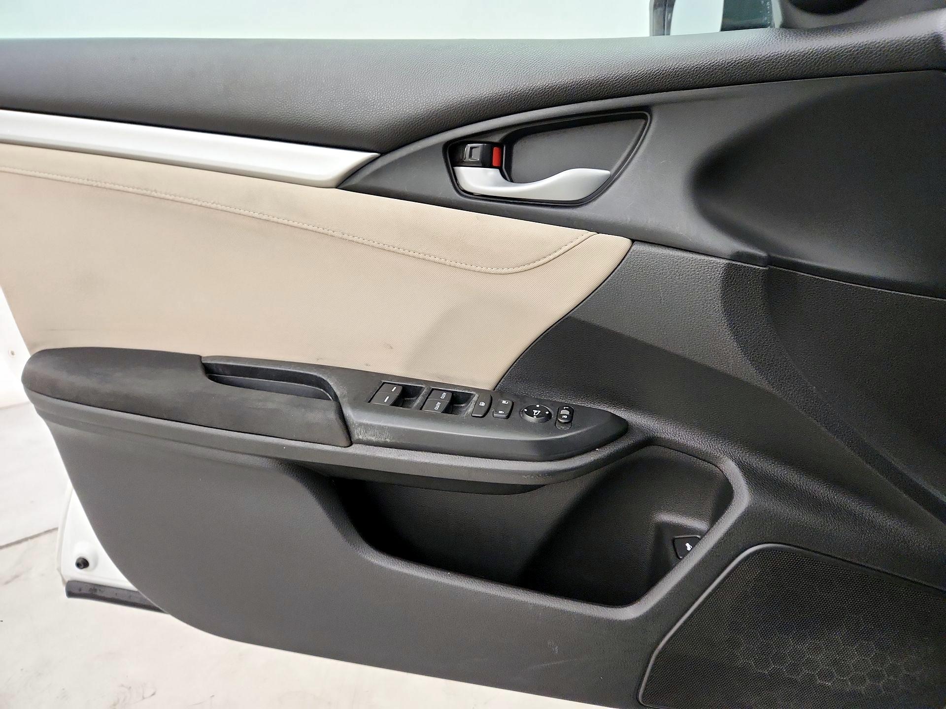Thumbnail: 2016 Honda Civic - 12