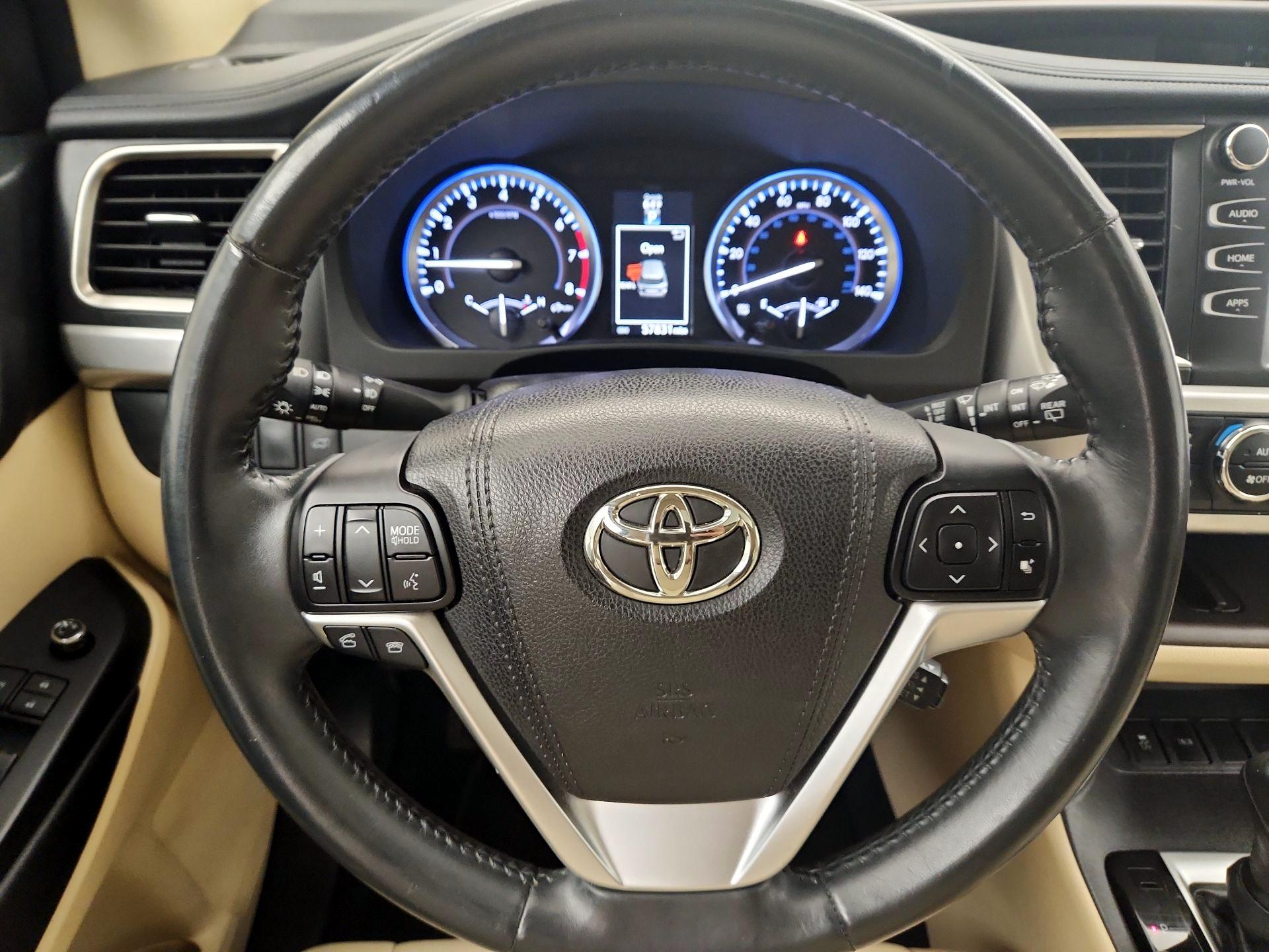 Thumbnail: 2016 Toyota Highlander - 10