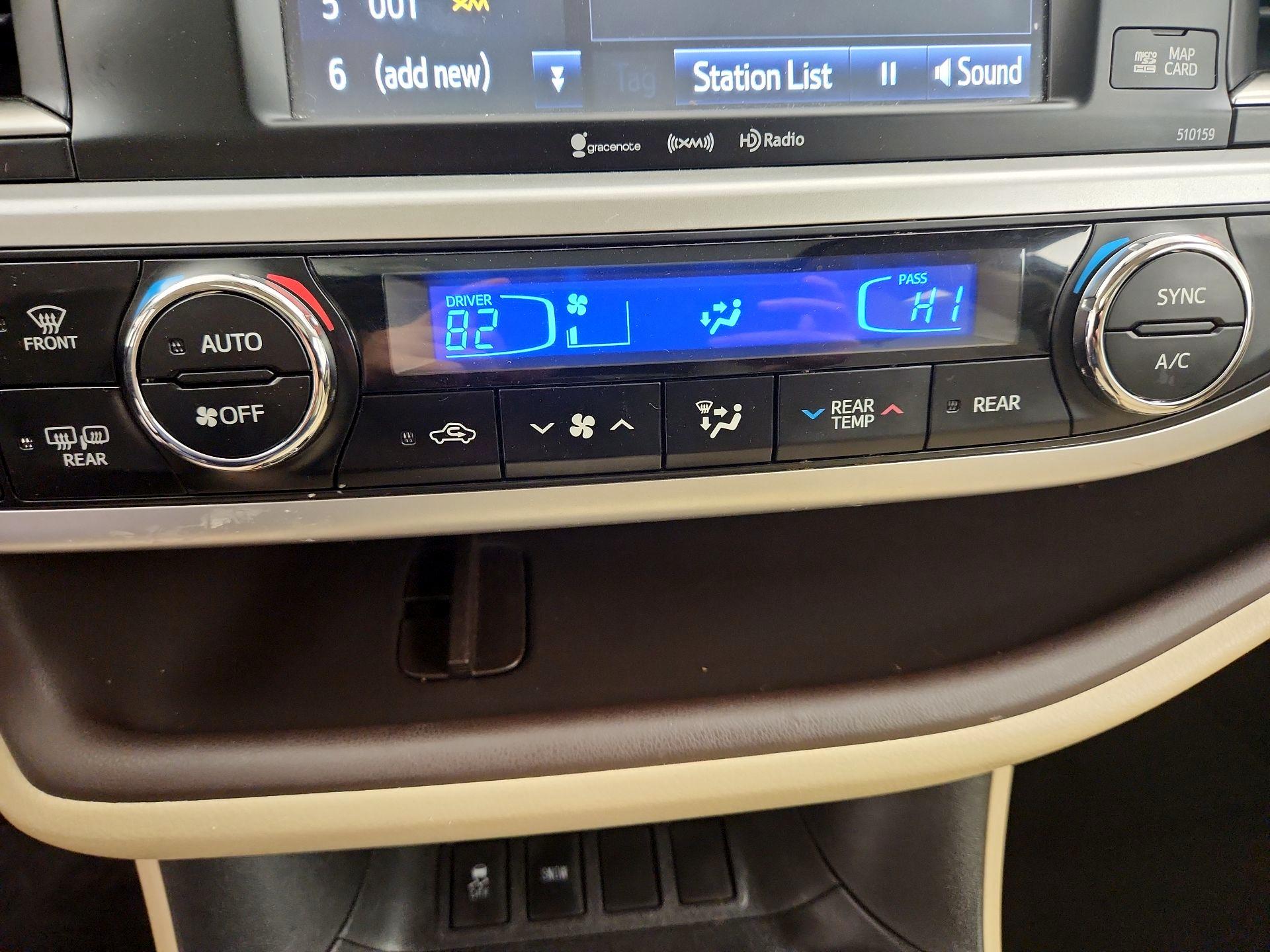 Thumbnail: 2016 Toyota Highlander - 17