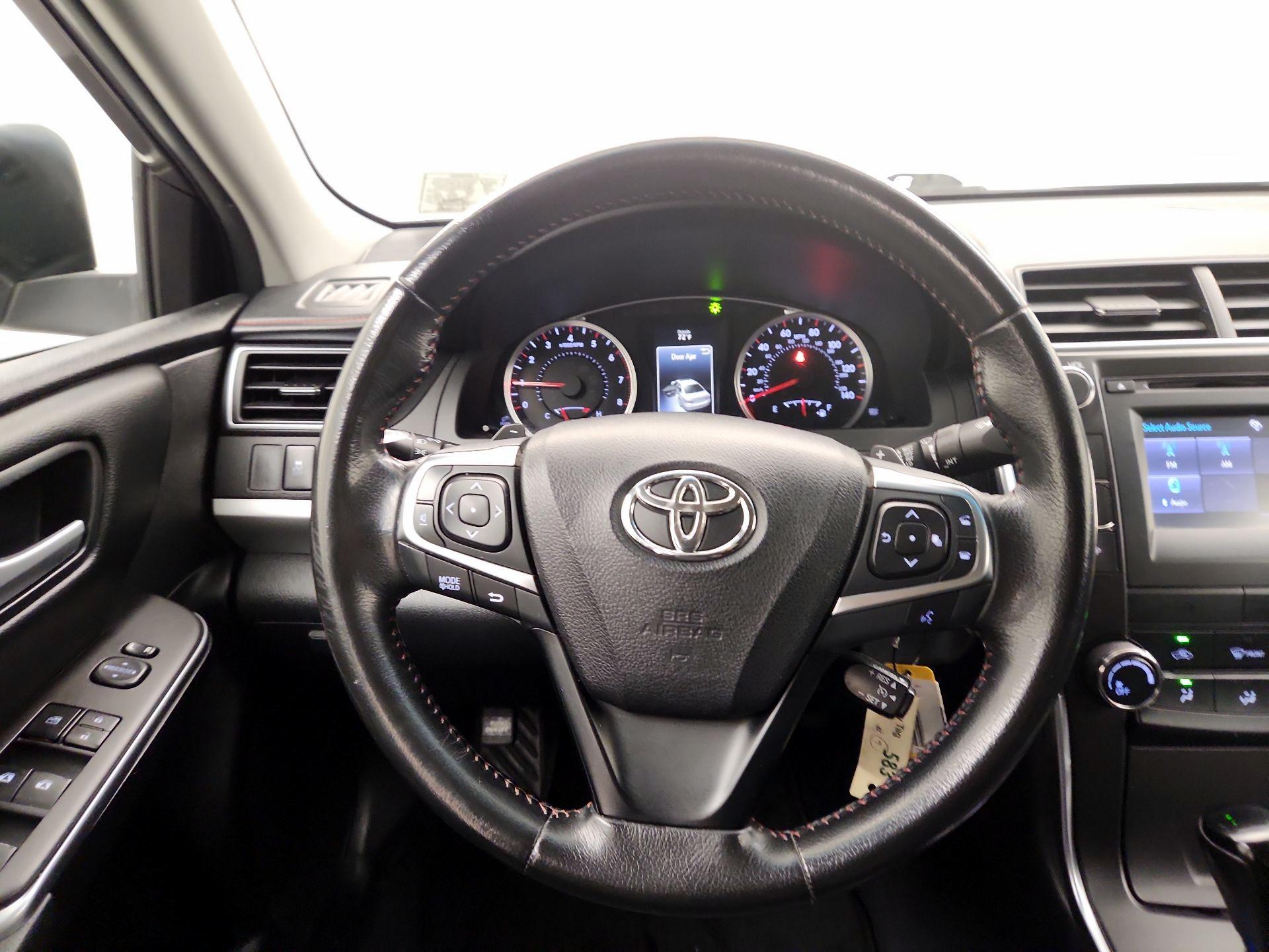 Thumbnail: 2016 Toyota Camry - 10
