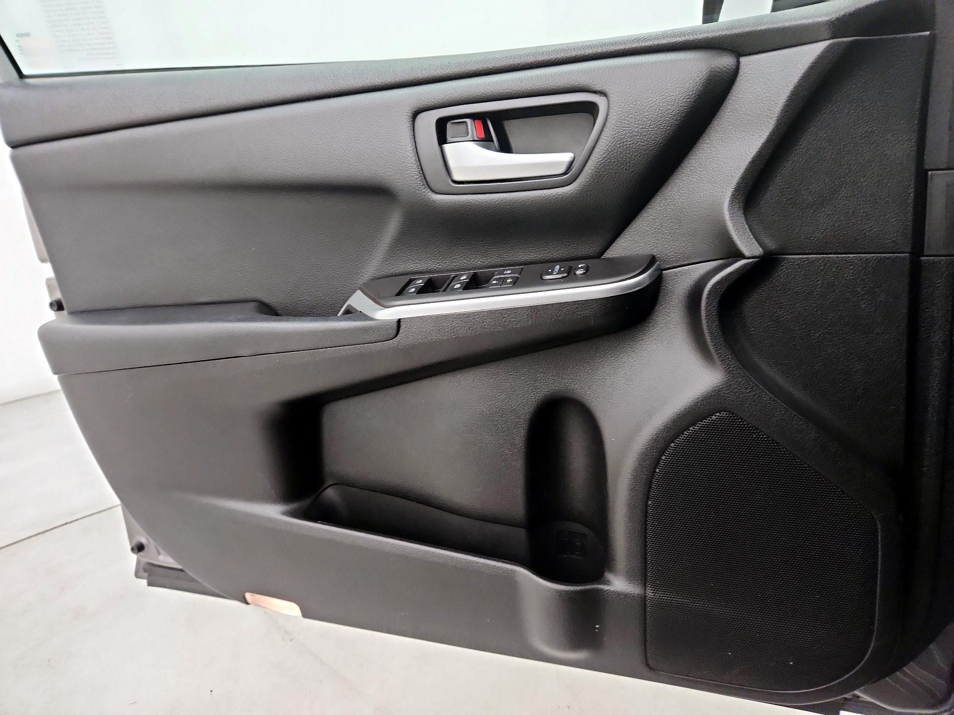 Thumbnail: 2016 Toyota Camry - 12