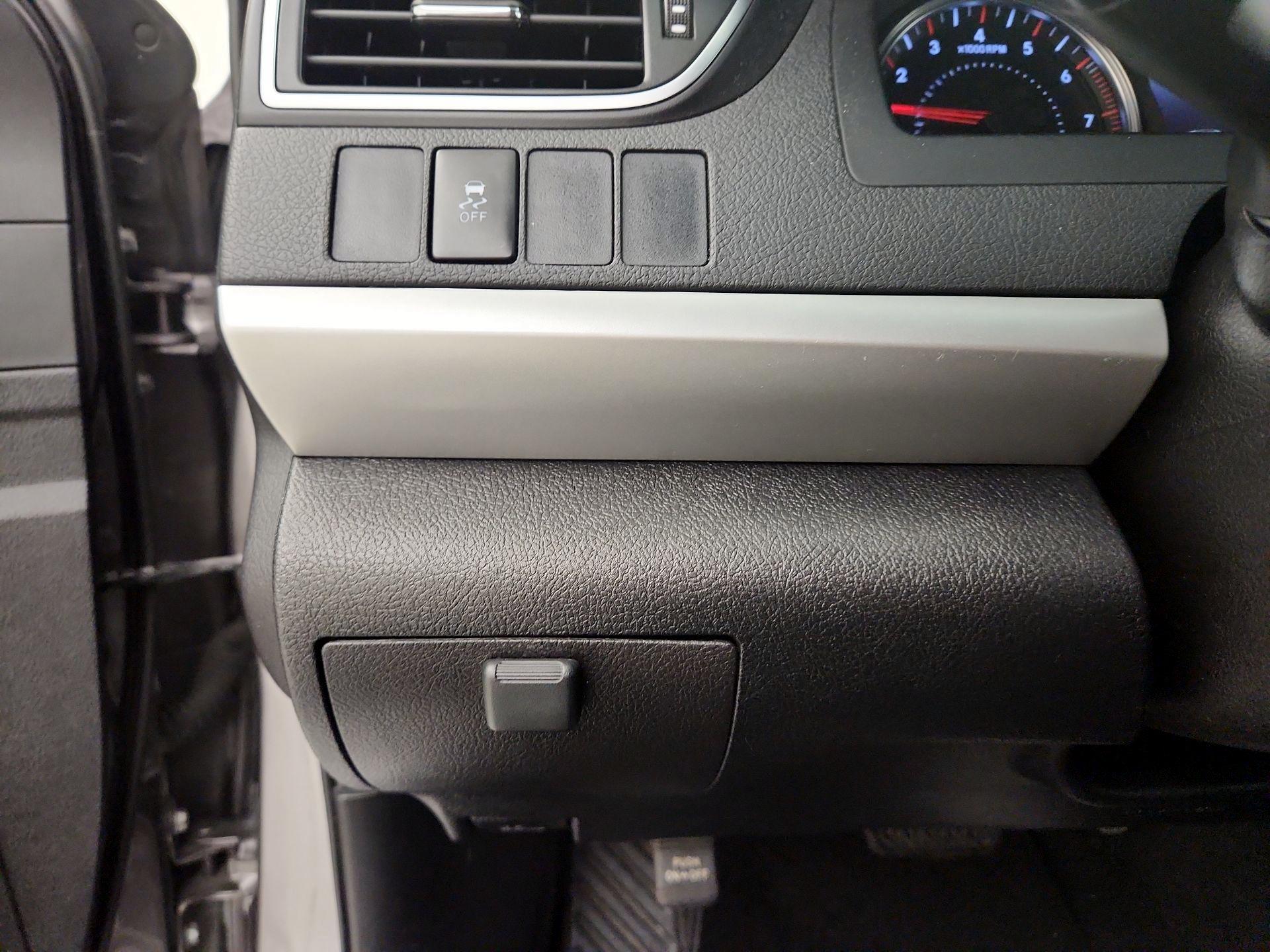 Thumbnail: 2016 Toyota Camry - 13