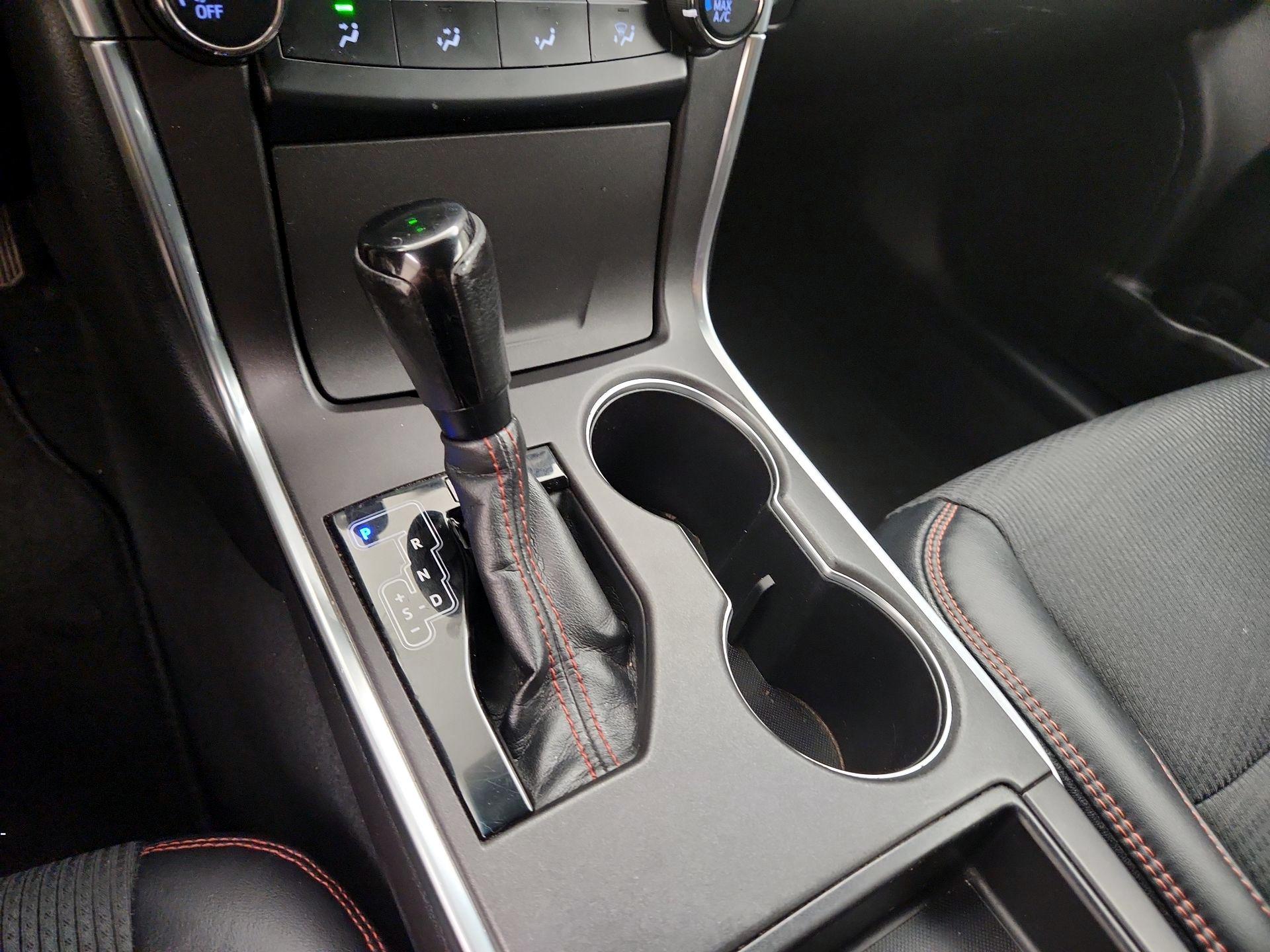 Thumbnail: 2016 Toyota Camry - 17