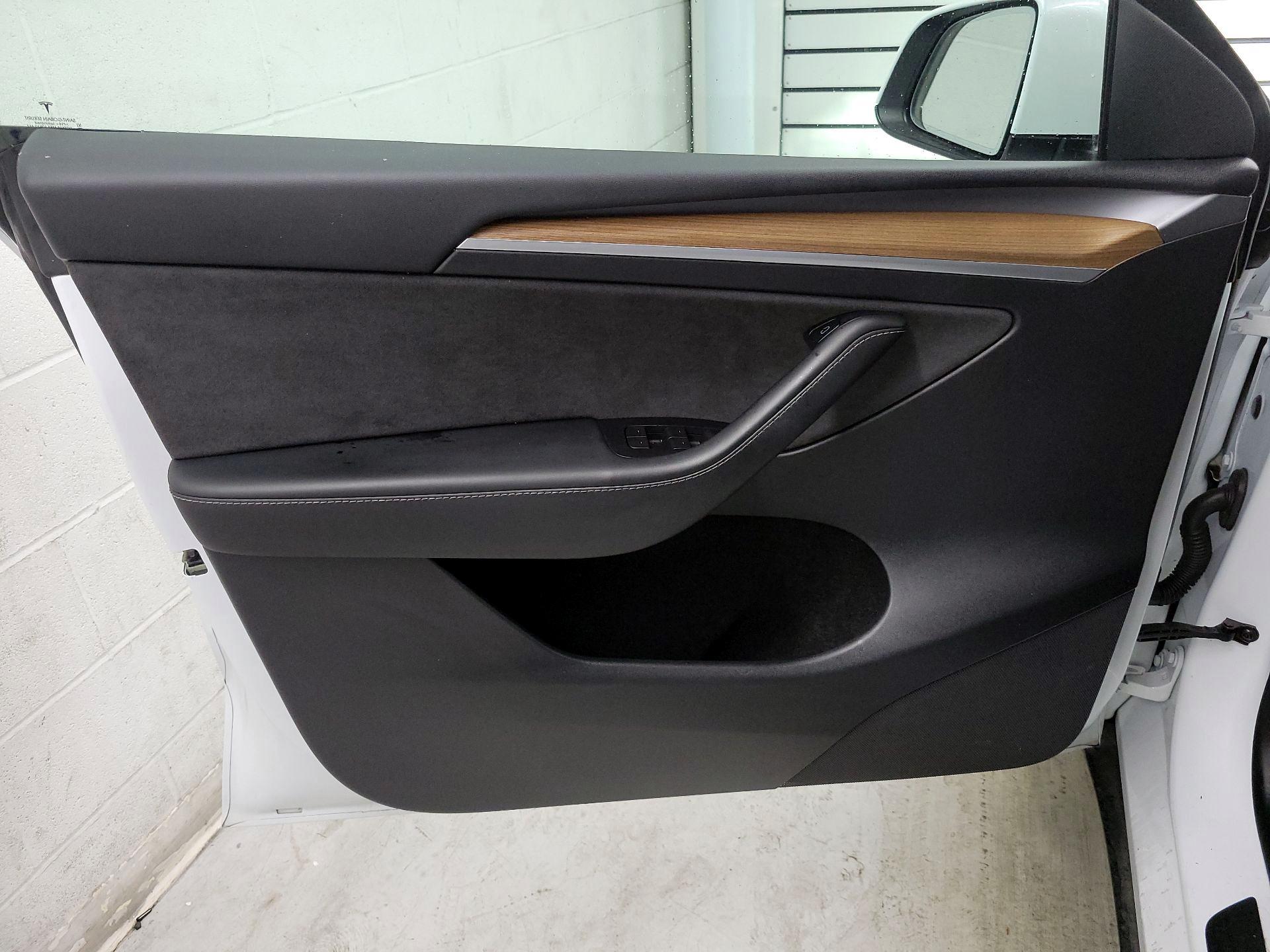 Thumbnail: 2022 Tesla Model Y - 12