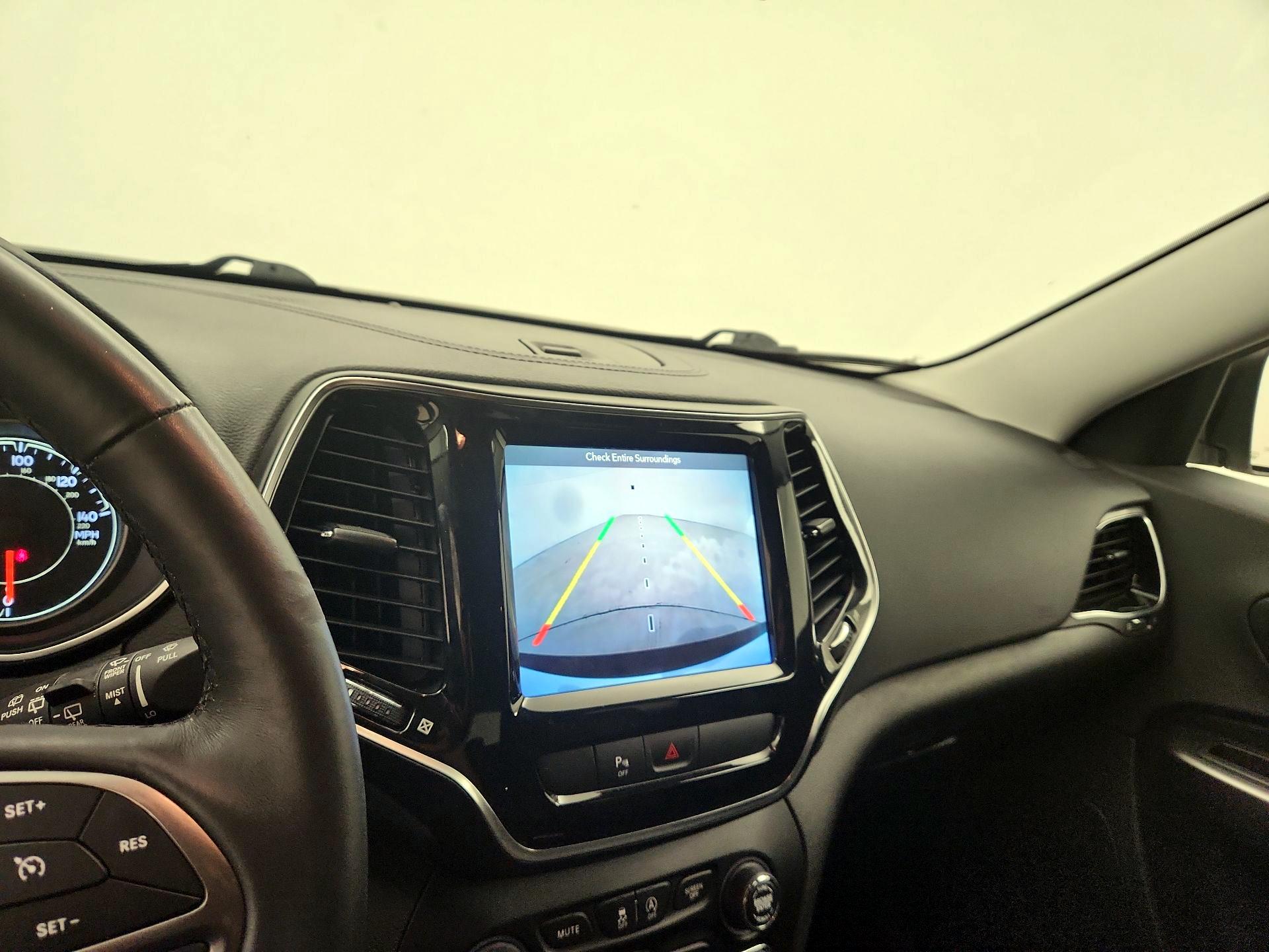 Thumbnail: 2019 Jeep Cherokee - 14