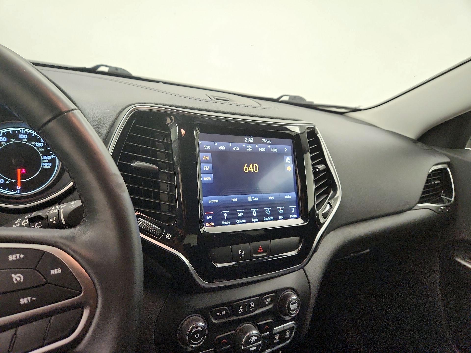 Thumbnail: 2019 Jeep Cherokee - 15