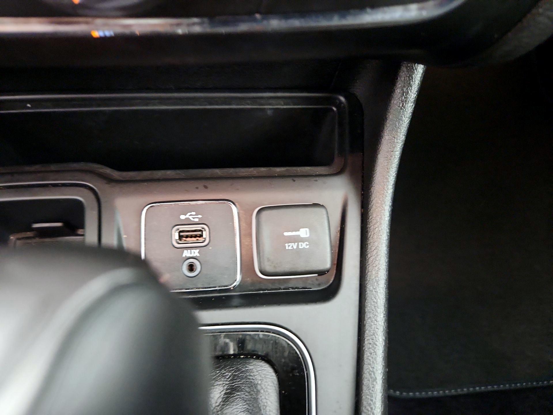 Thumbnail: 2019 Jeep Cherokee - 18