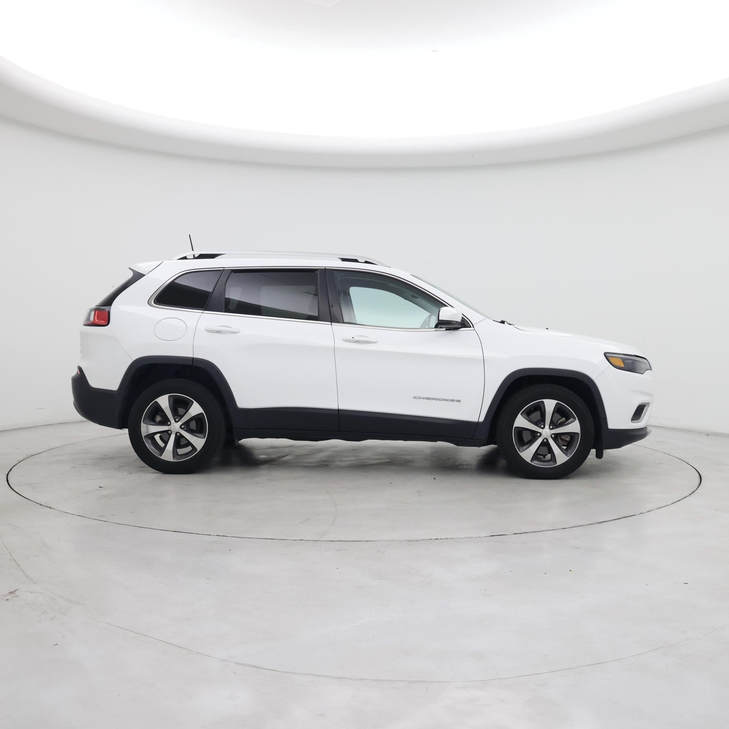 Thumbnail: 2019 Jeep Cherokee - 7