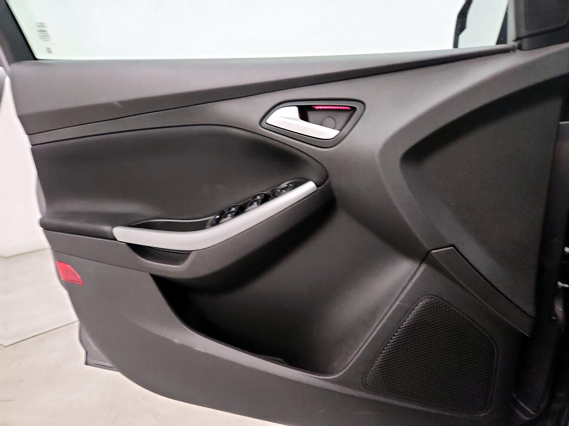 Thumbnail: 2014 Ford Focus - 12