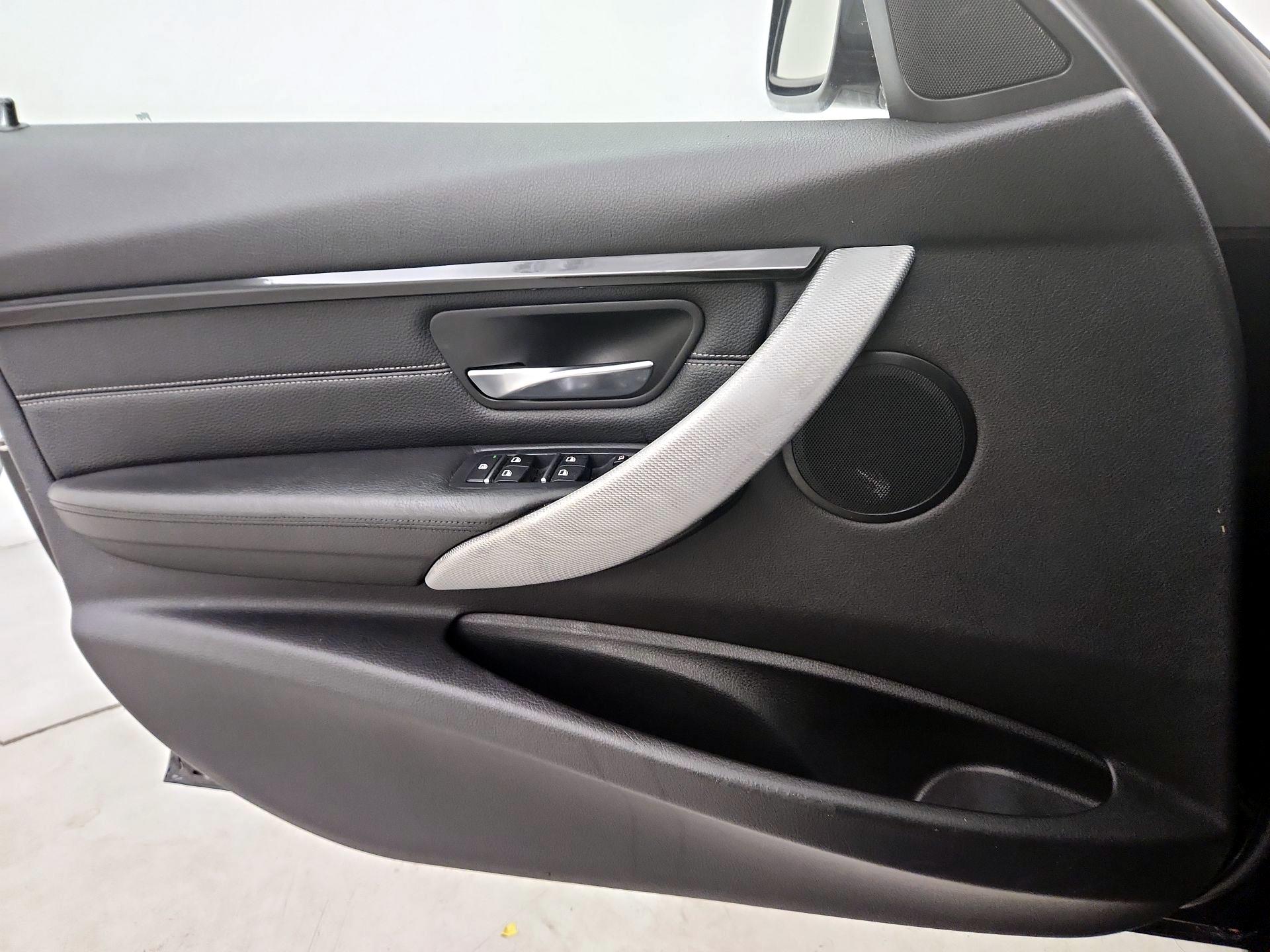 Thumbnail: 2016 BMW 3 Series - 12