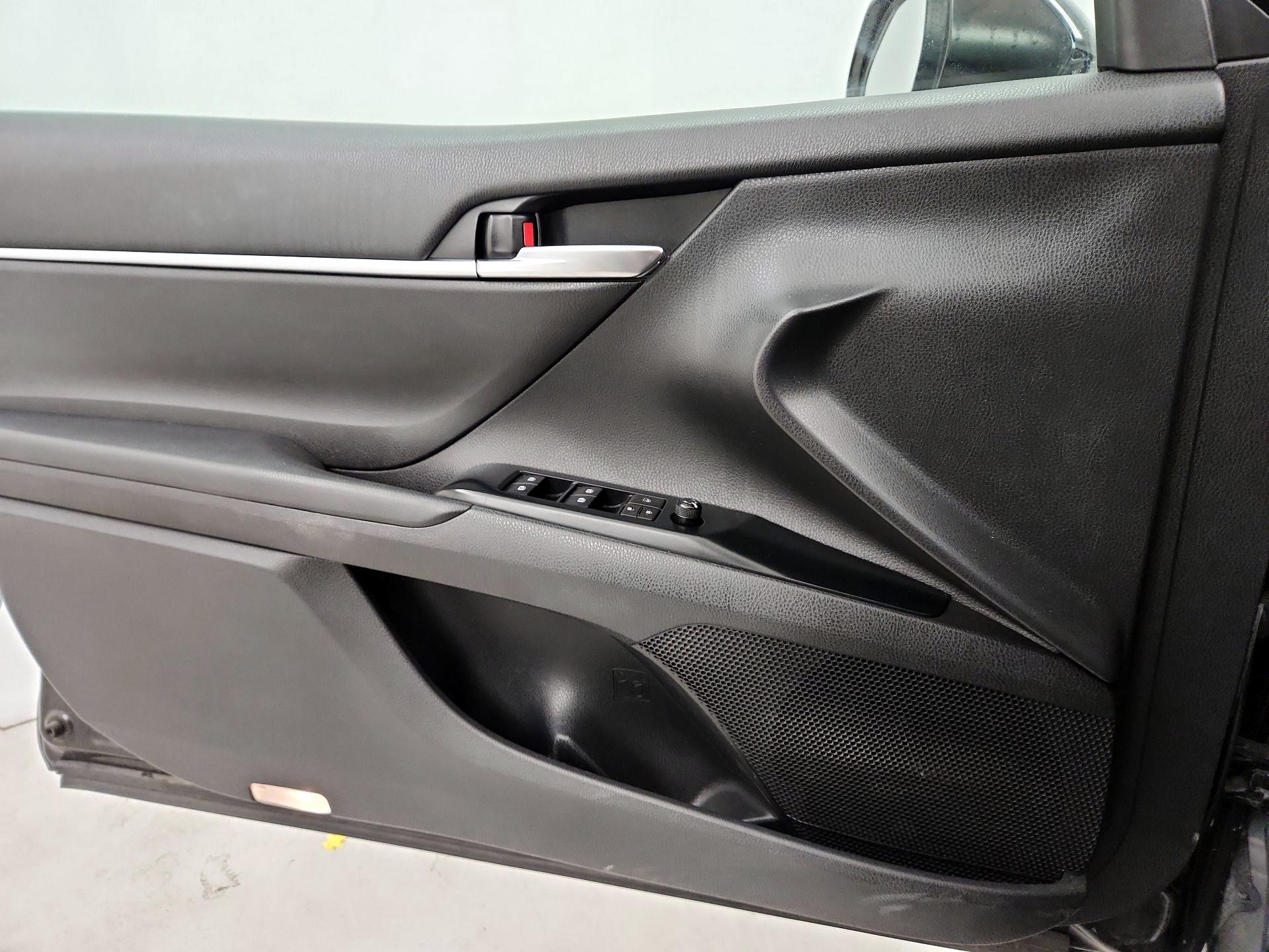 Thumbnail: 2019 Toyota Camry - 12