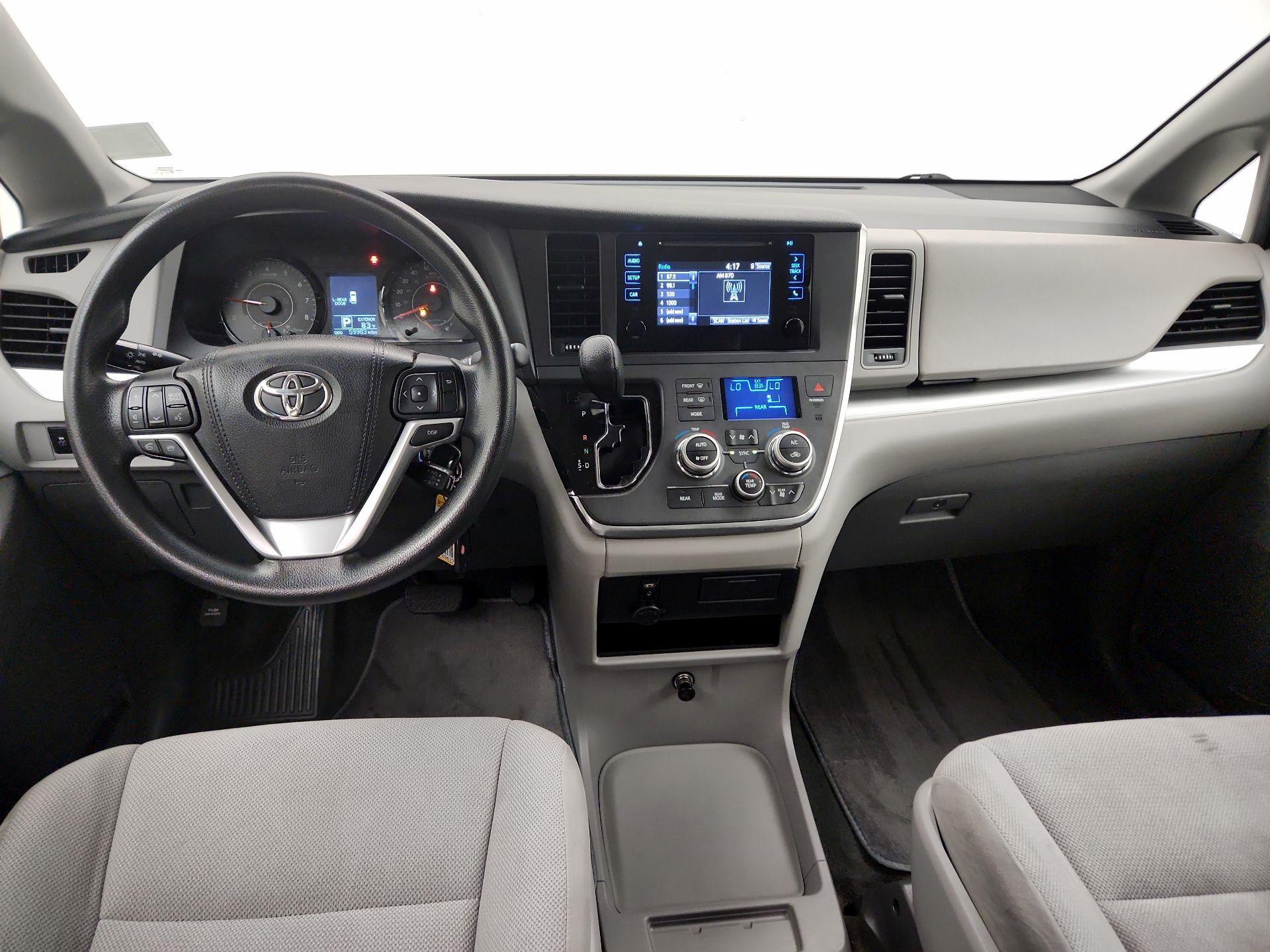 Thumbnail: 2017 Toyota Sienna - 9