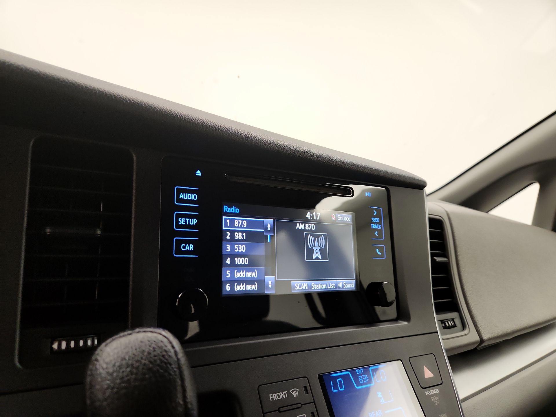 Thumbnail: 2017 Toyota Sienna - 15