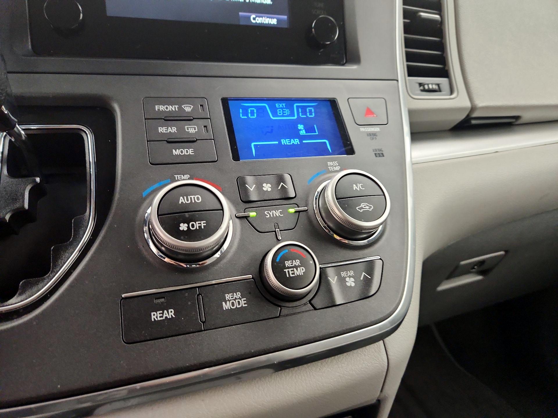 Thumbnail: 2017 Toyota Sienna - 16