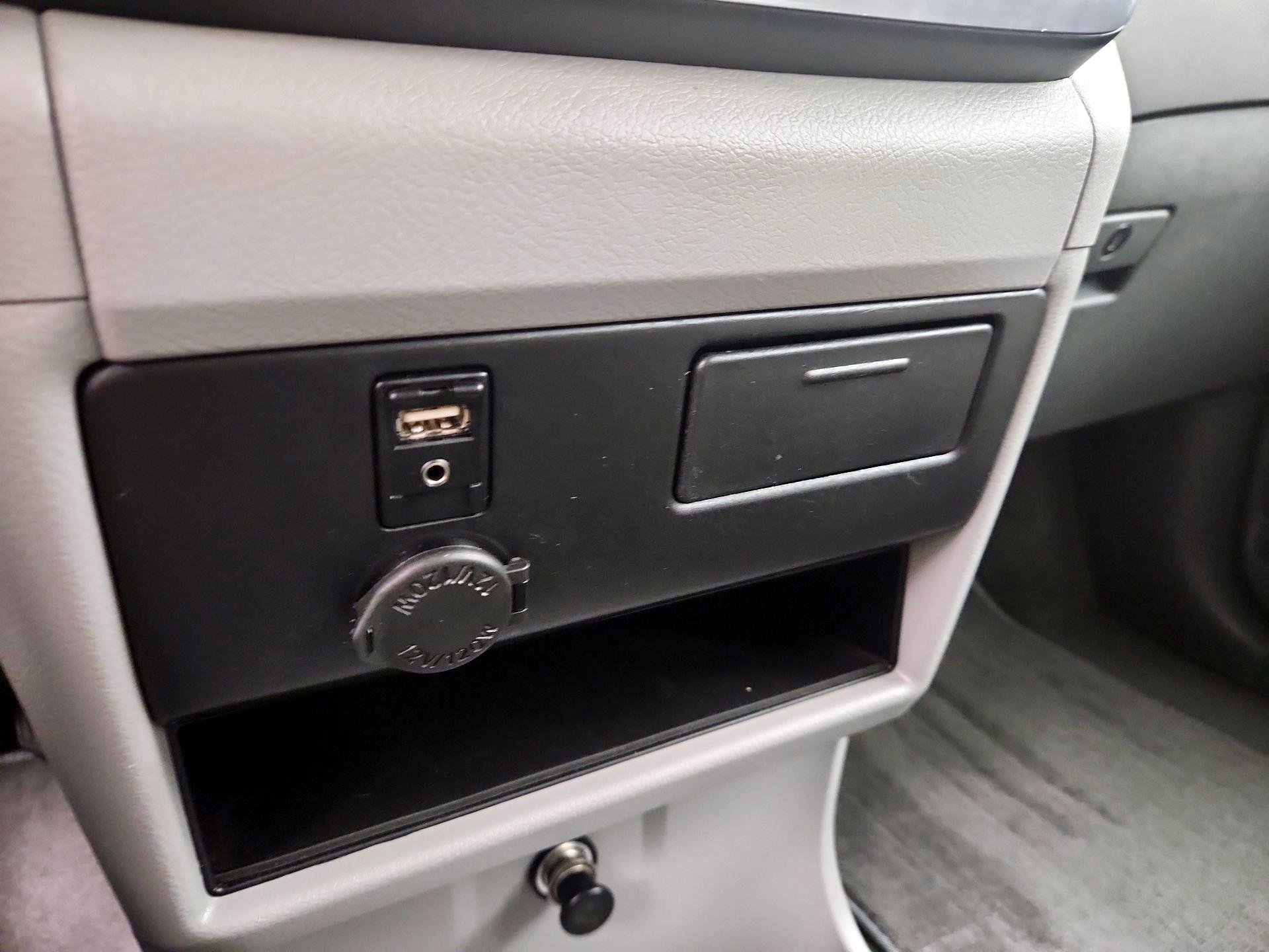 Thumbnail: 2017 Toyota Sienna - 18