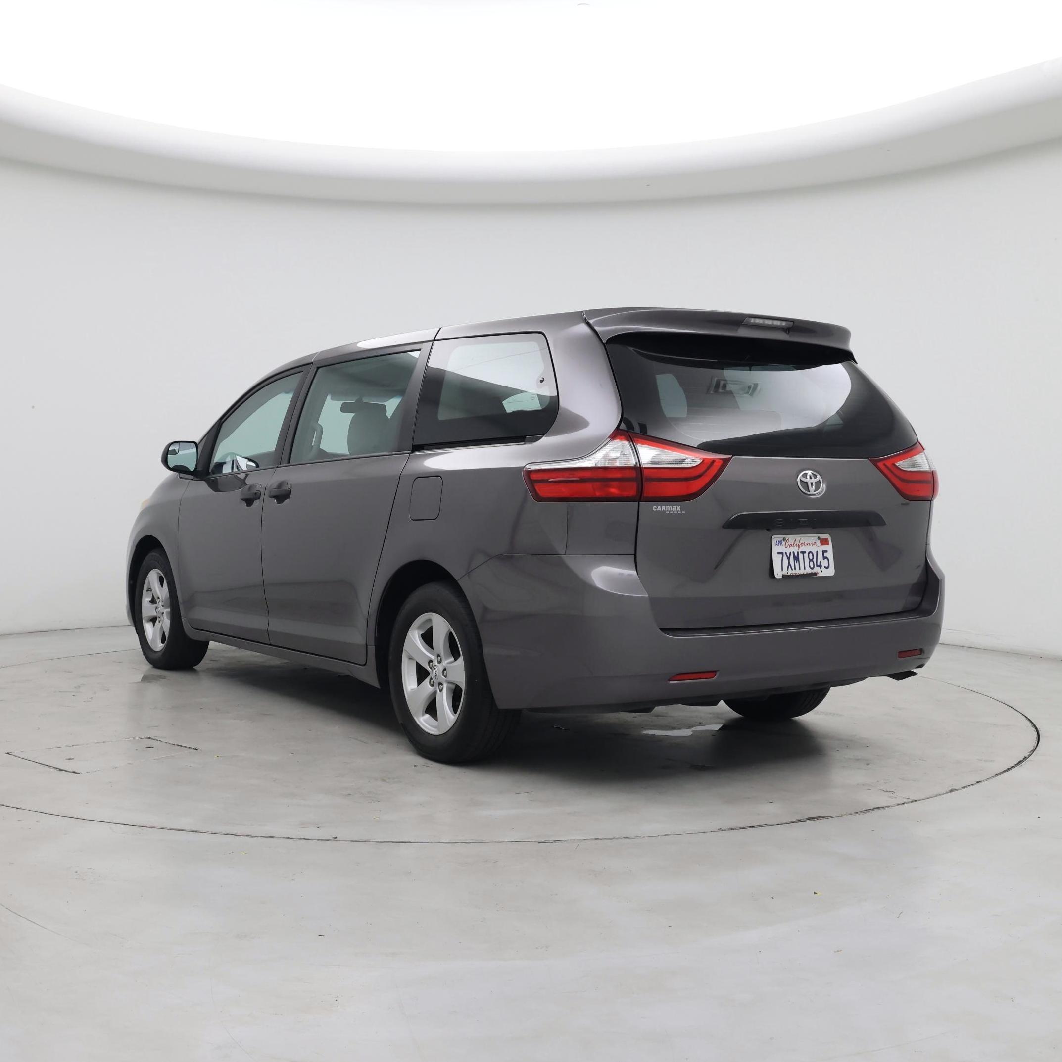 Thumbnail: 2017 Toyota Sienna - 2