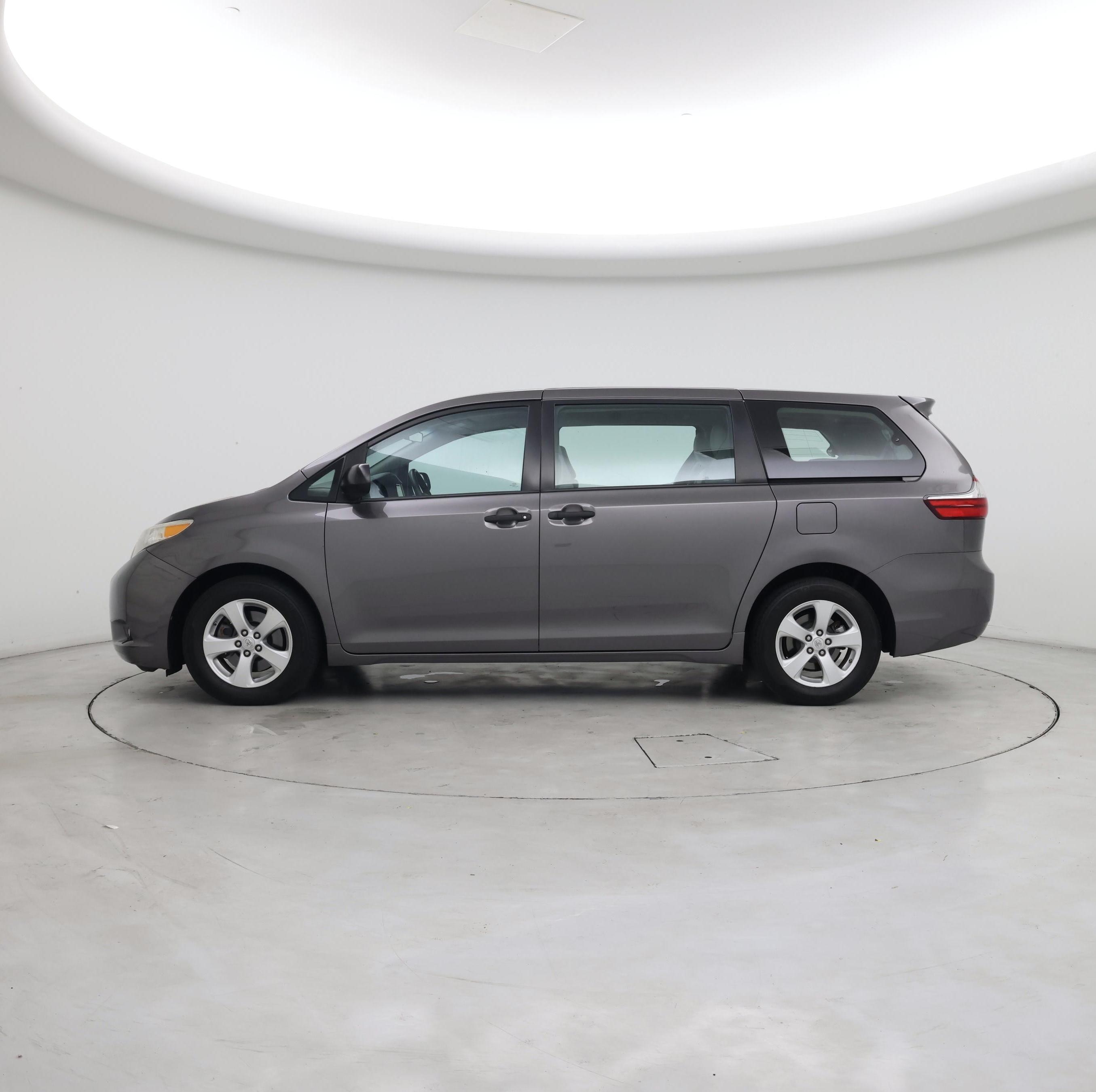 Thumbnail: 2017 Toyota Sienna - 3