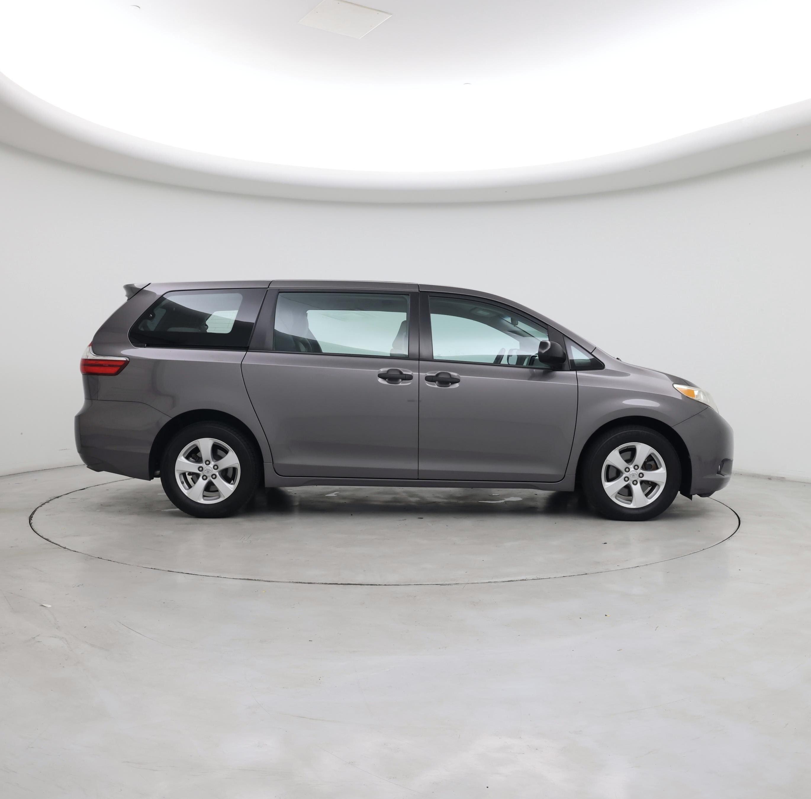 Thumbnail: 2017 Toyota Sienna - 7