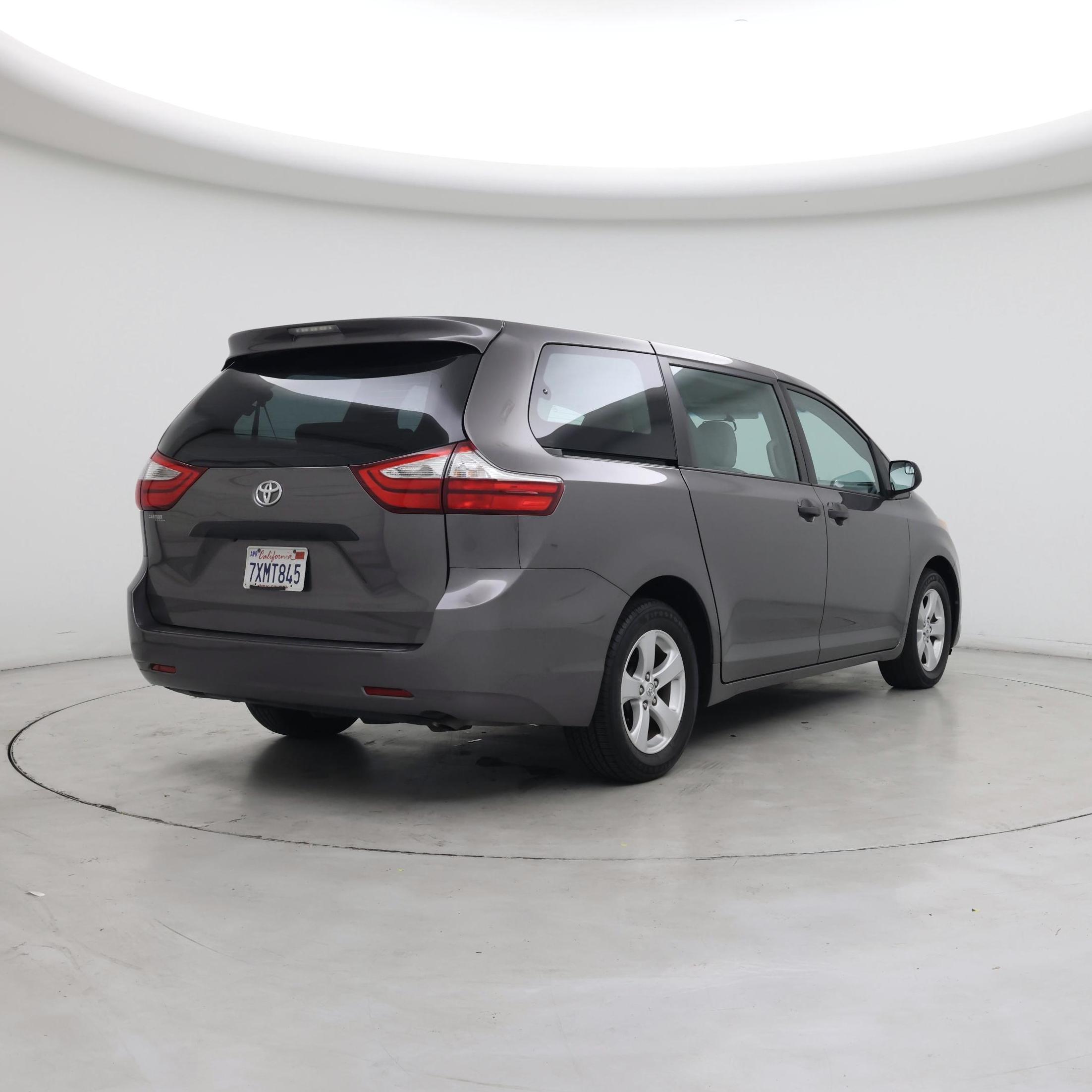 Thumbnail: 2017 Toyota Sienna - 8