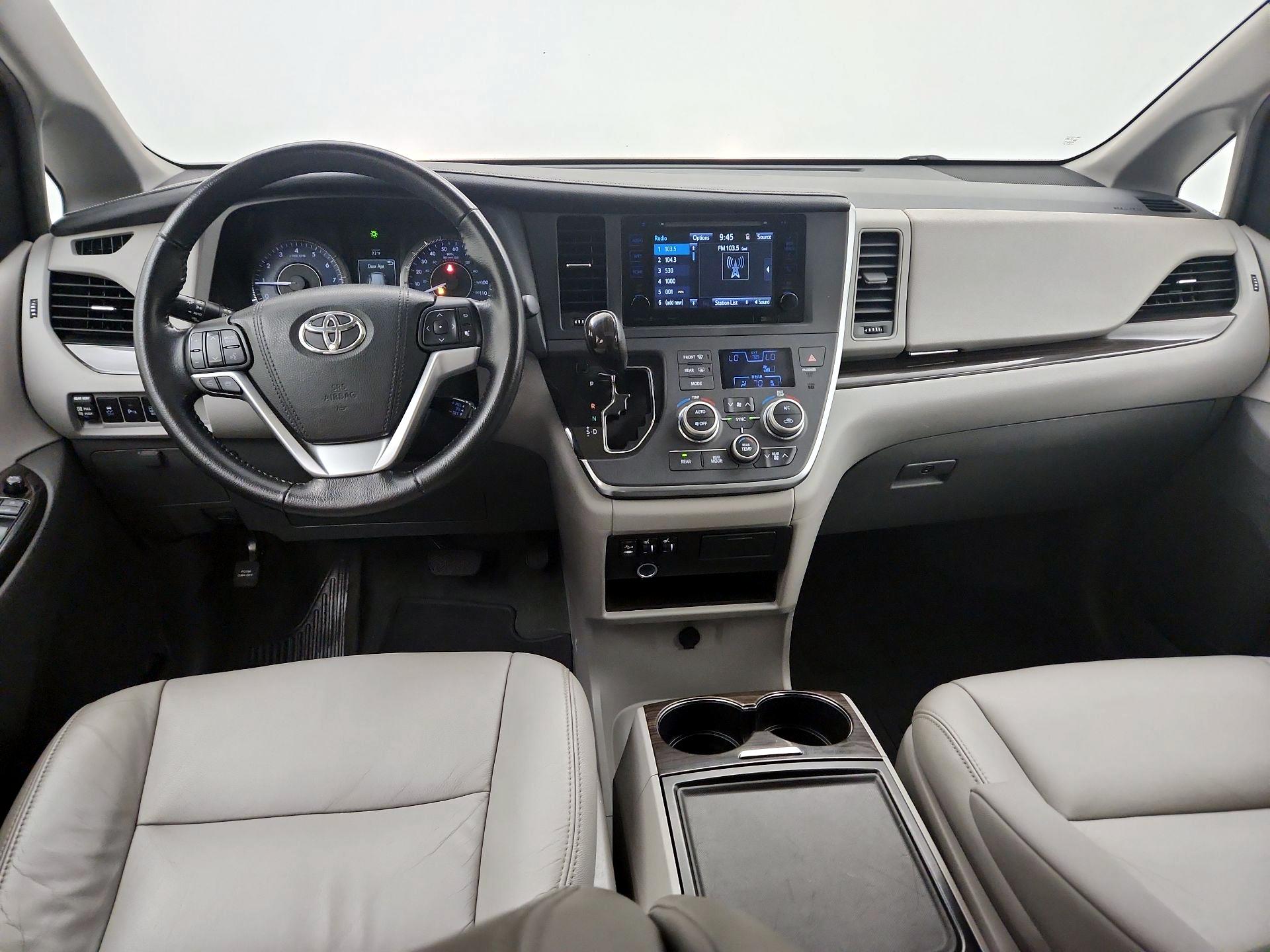 Thumbnail: 2016 Toyota Sienna - 9