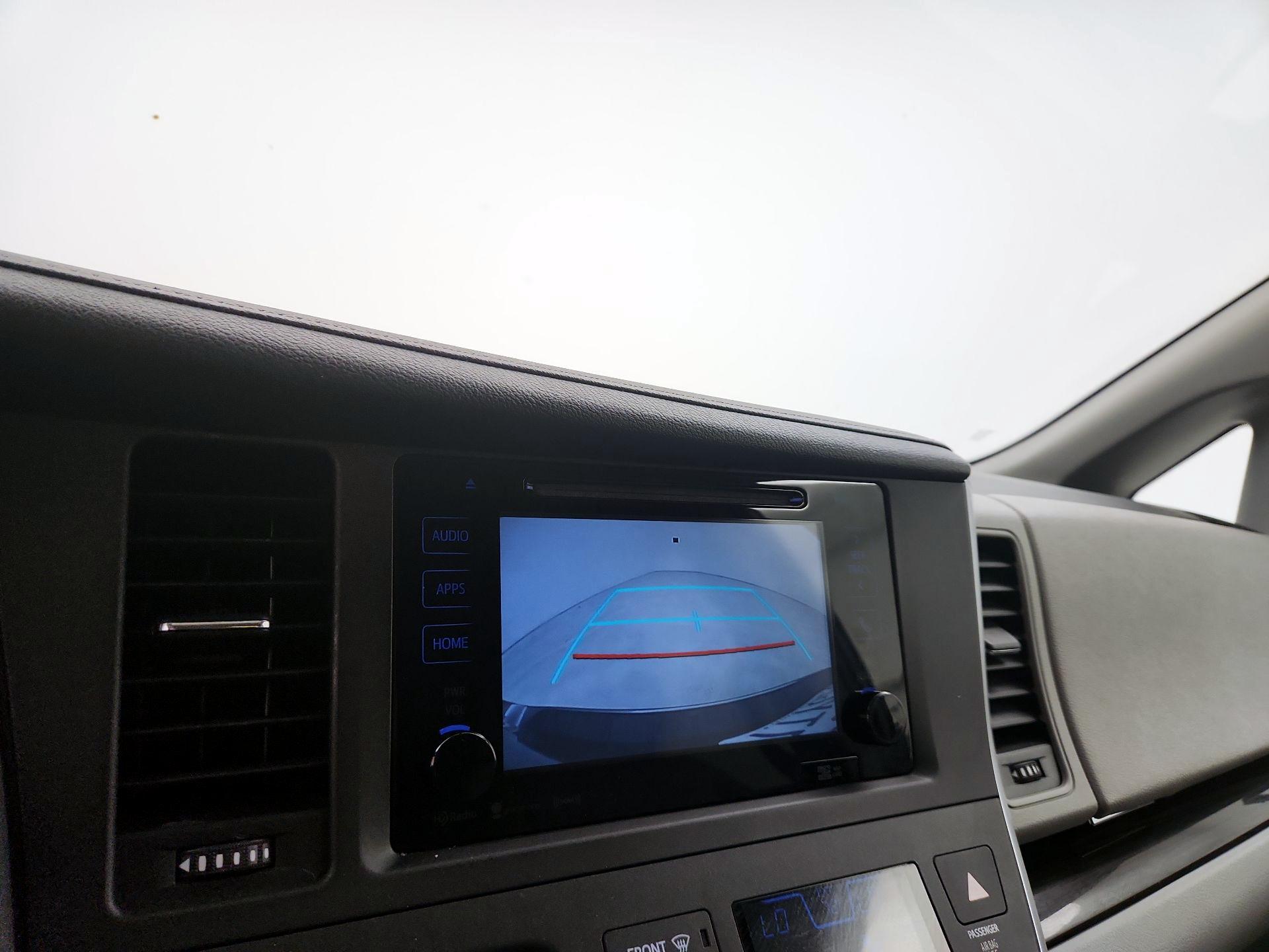 Thumbnail: 2016 Toyota Sienna - 14