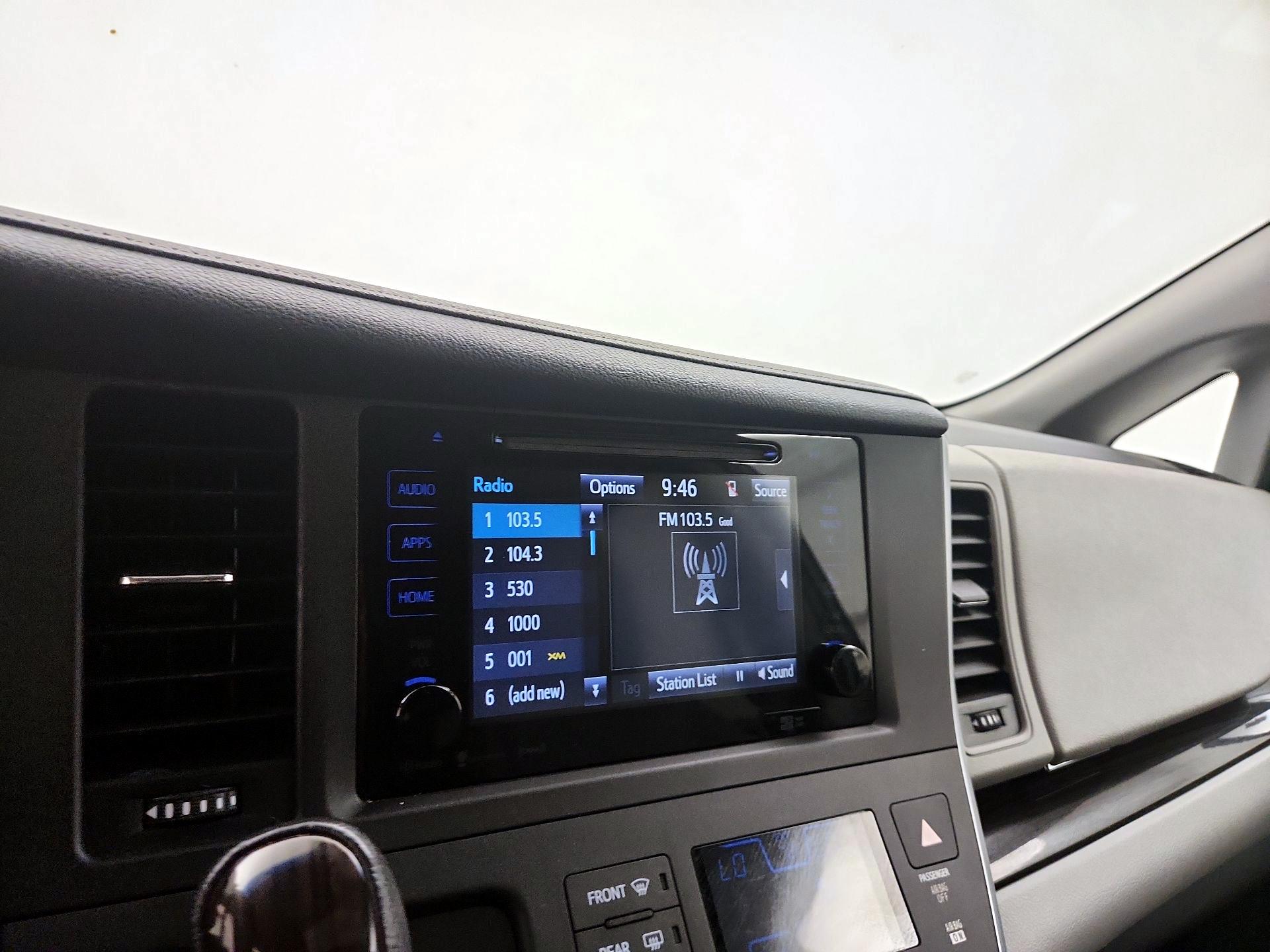 Thumbnail: 2016 Toyota Sienna - 15