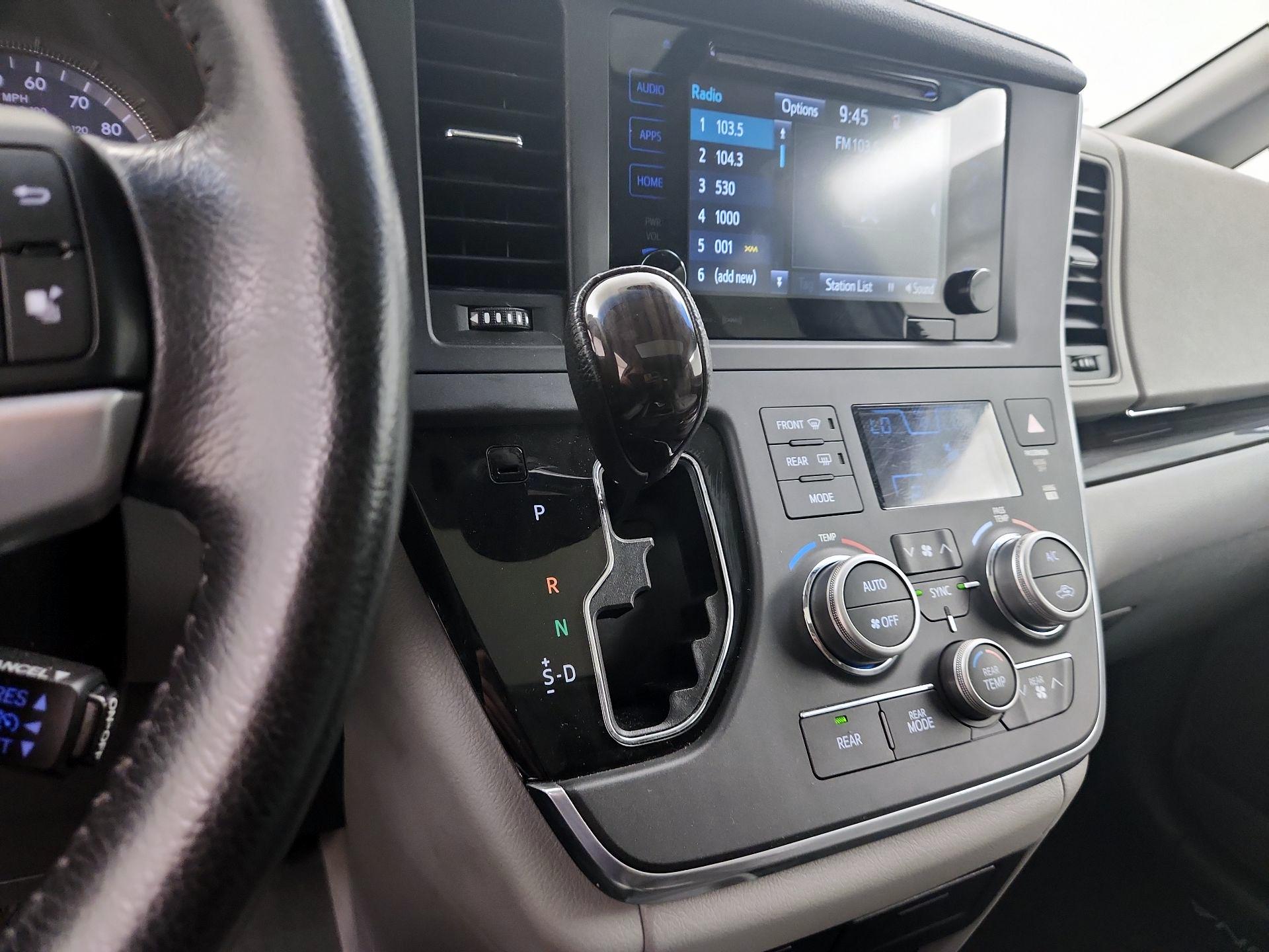 Thumbnail: 2016 Toyota Sienna - 17