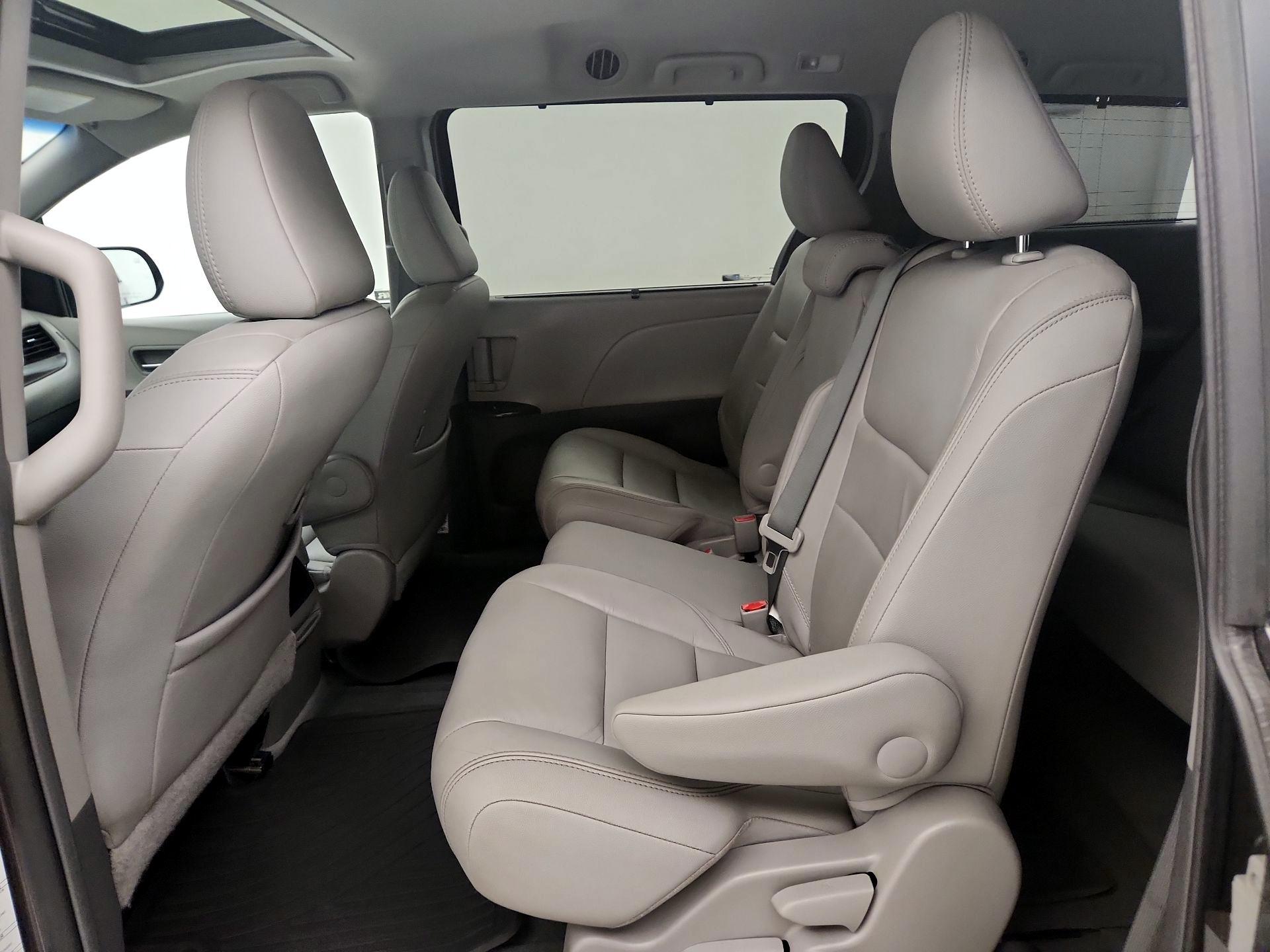 Thumbnail: 2016 Toyota Sienna - 20