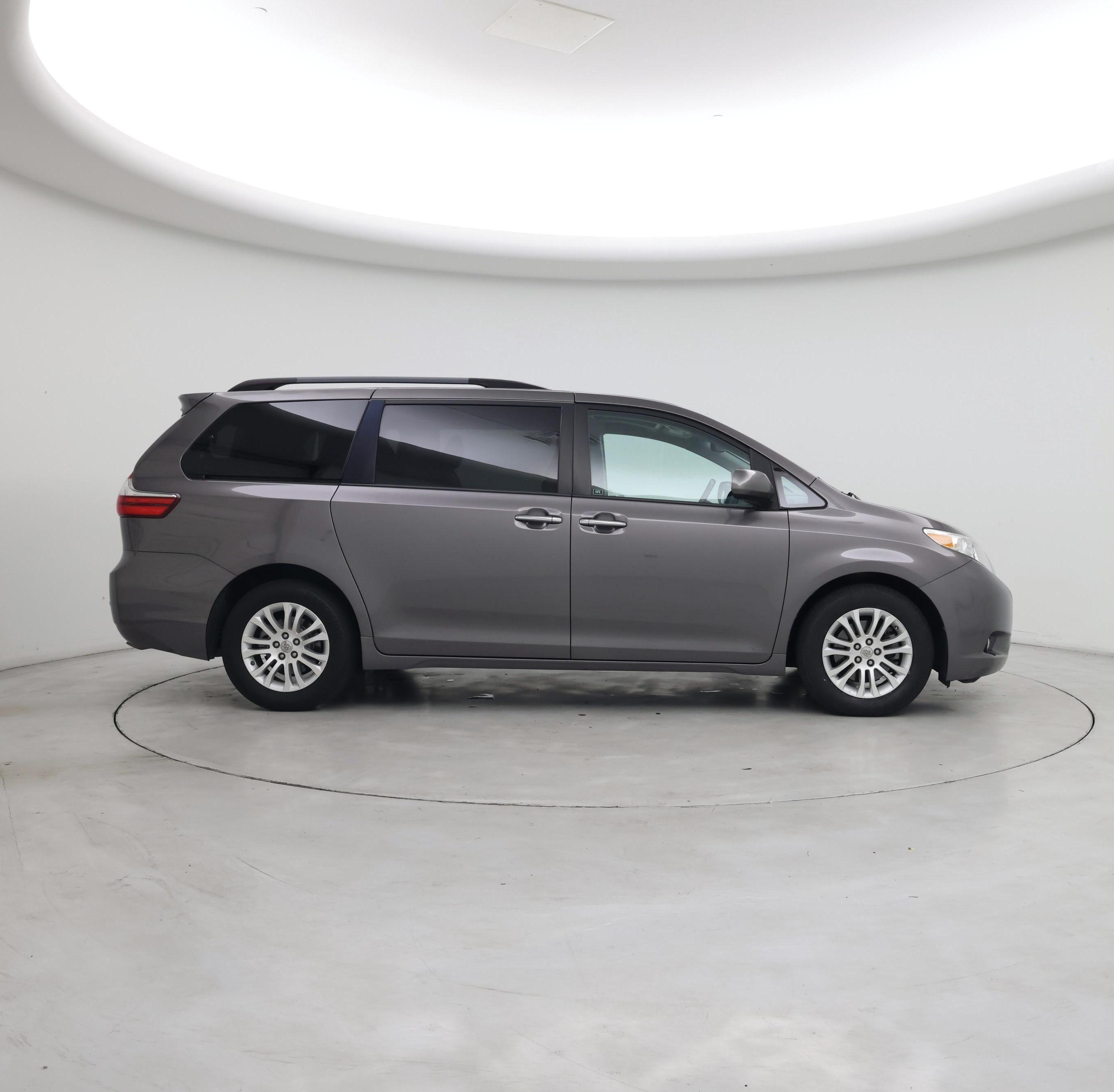 Thumbnail: 2016 Toyota Sienna - 7