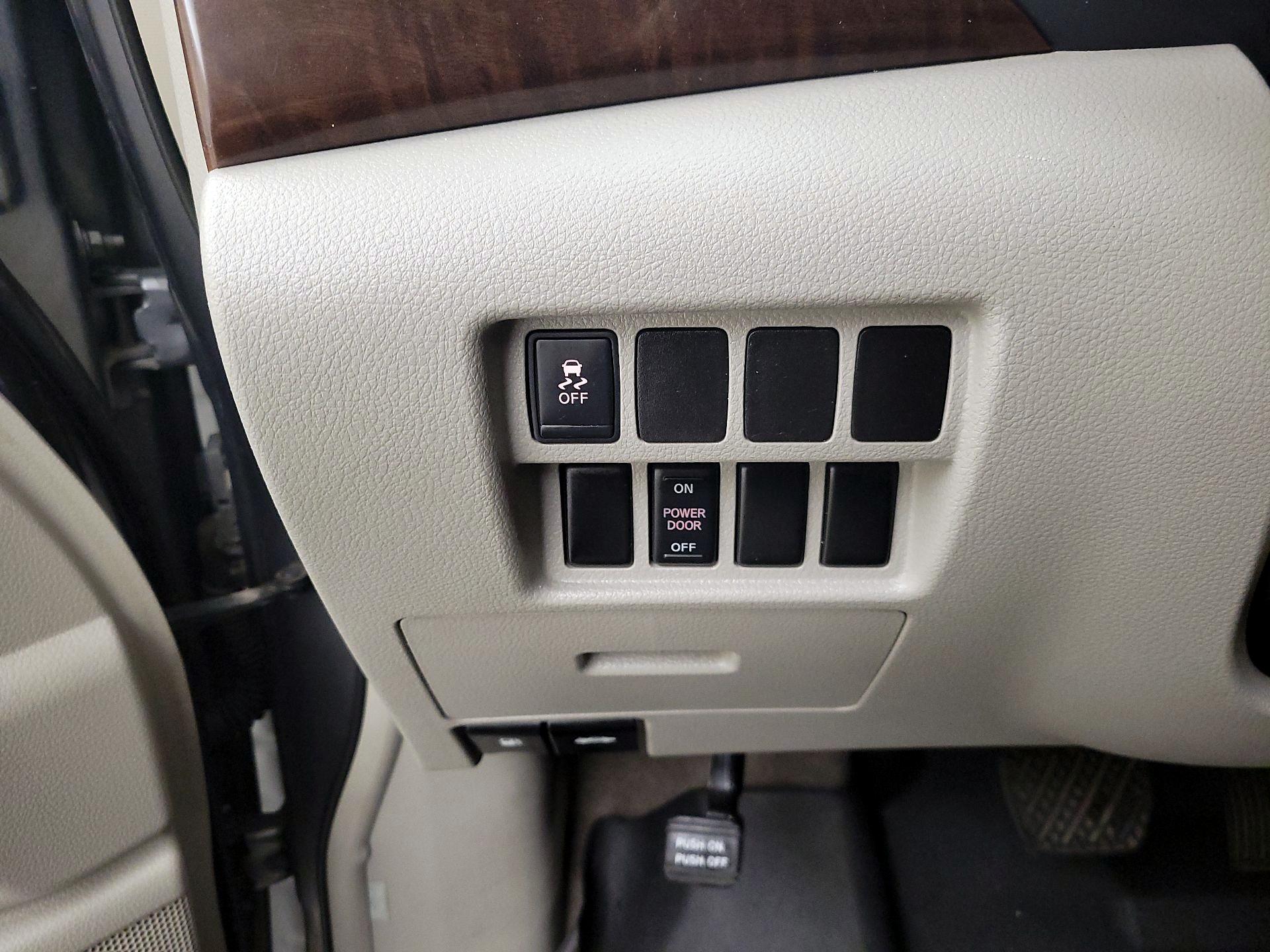 Thumbnail: 2017 Nissan Quest - 13