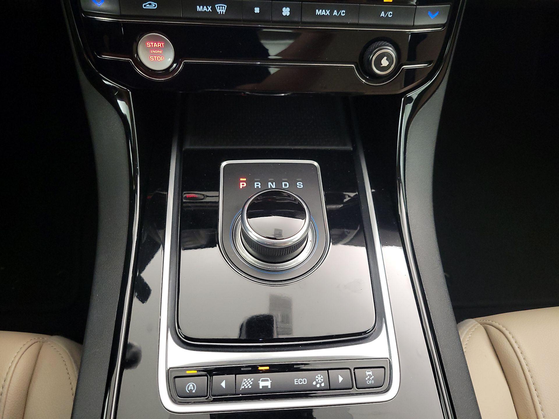 Thumbnail: 2017 Jaguar XE - 18