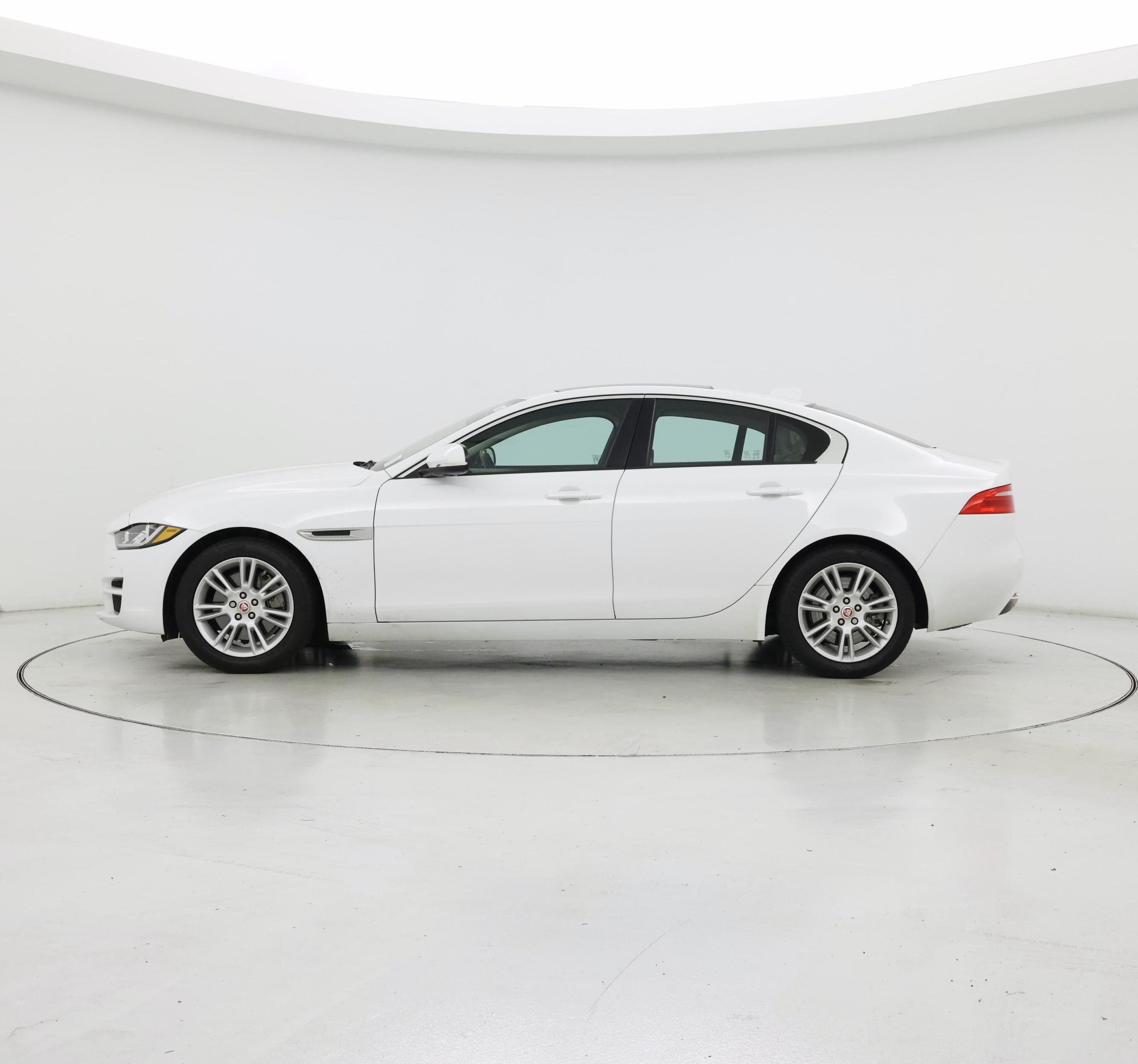 Thumbnail: 2017 Jaguar XE - 3