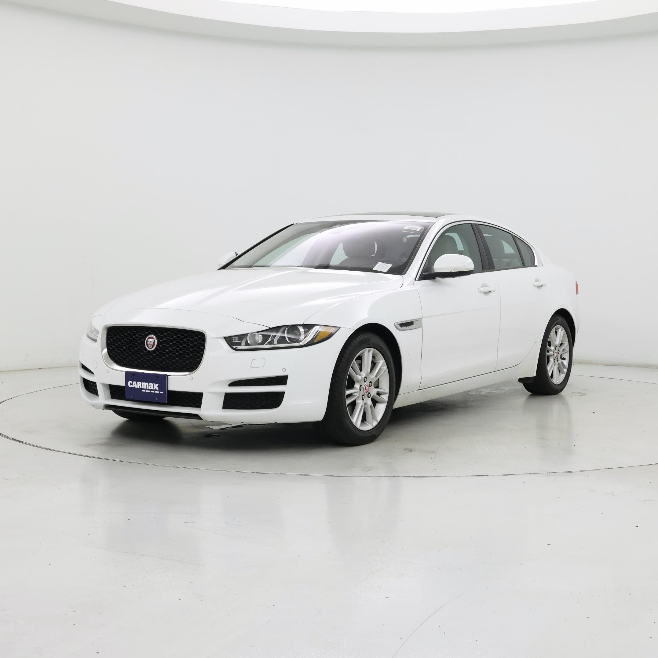 Thumbnail: 2017 Jaguar XE - 4