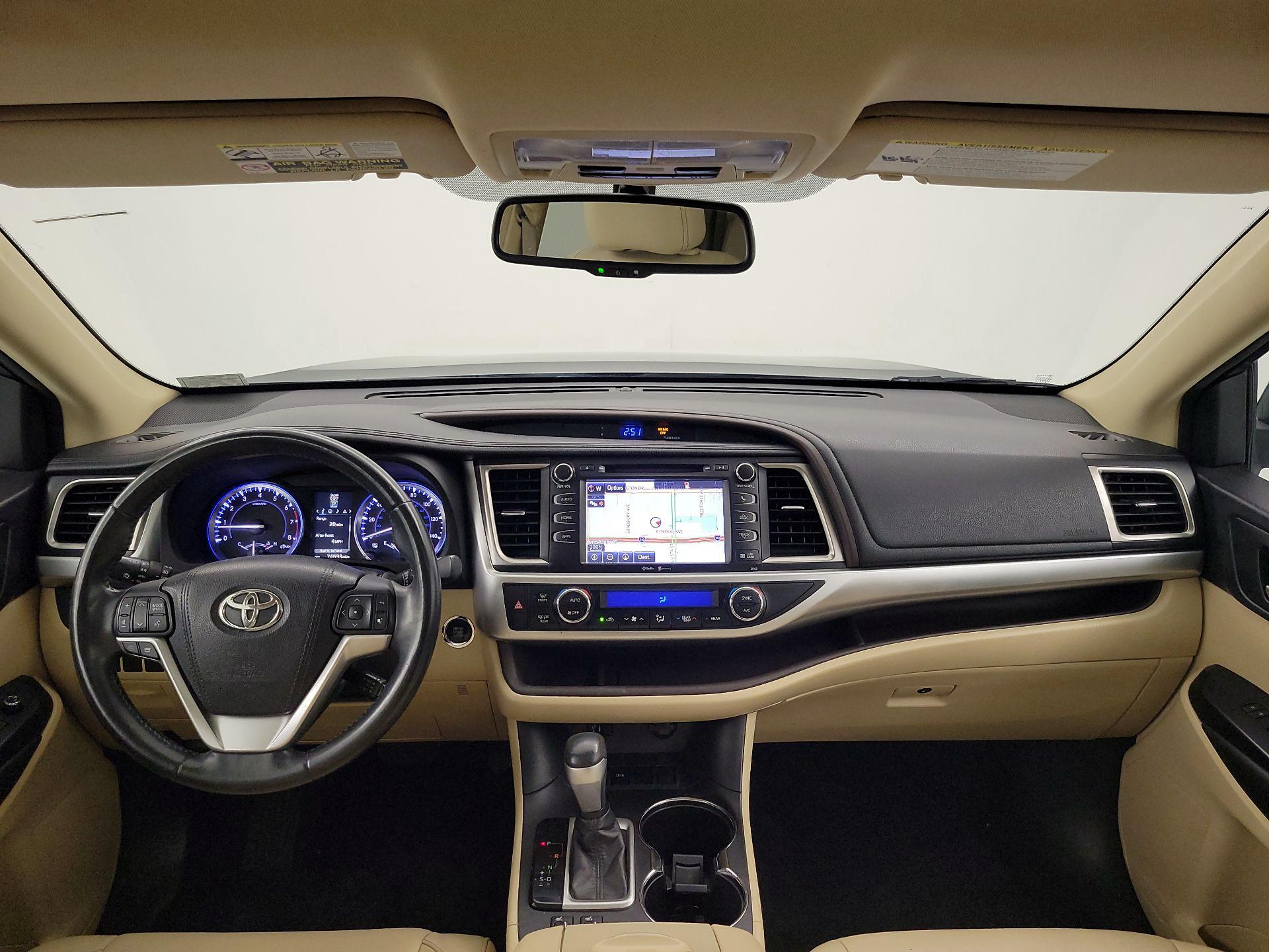 Thumbnail: 2015 Toyota Highlander - 9