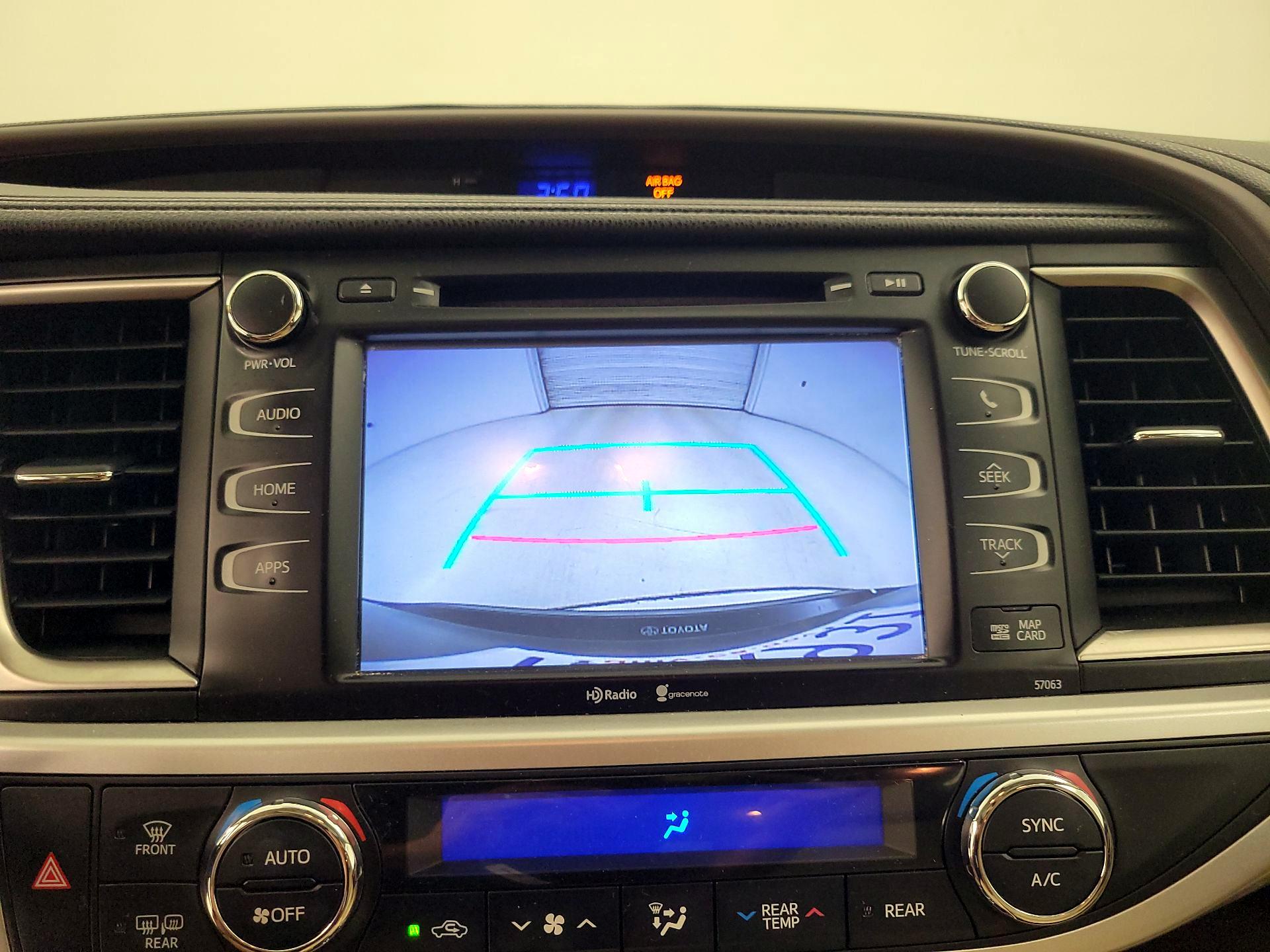 Thumbnail: 2015 Toyota Highlander - 15