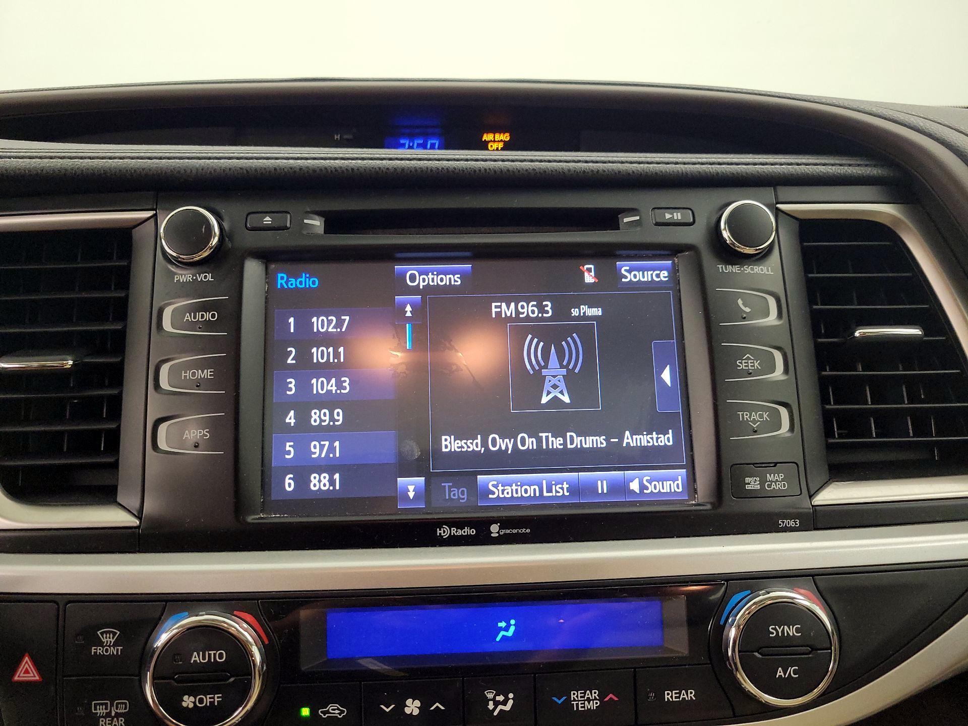 Thumbnail: 2015 Toyota Highlander - 16