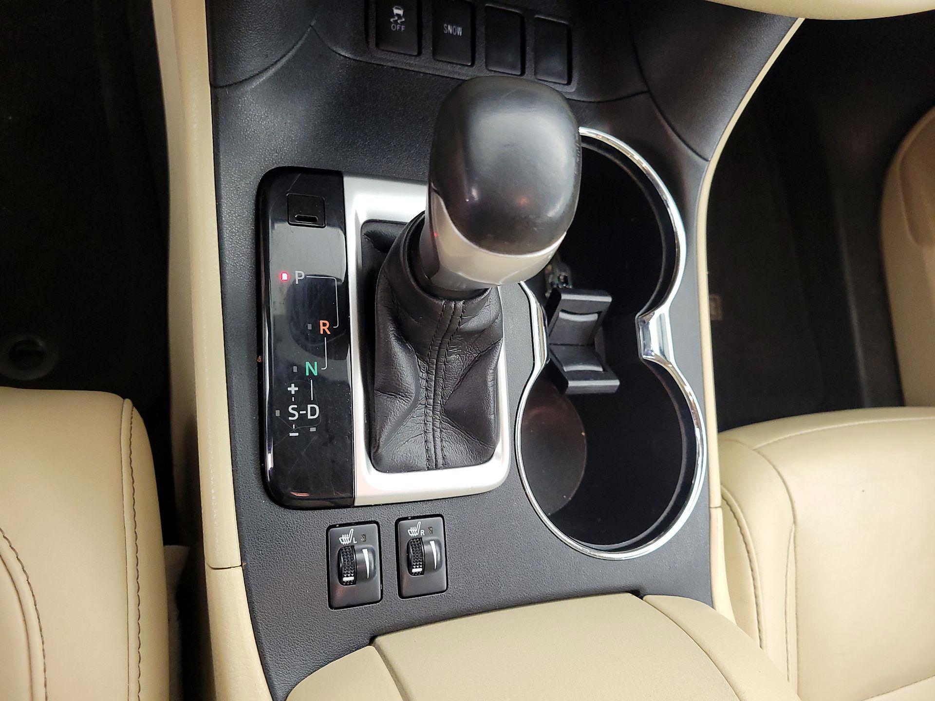 Thumbnail: 2015 Toyota Highlander - 18