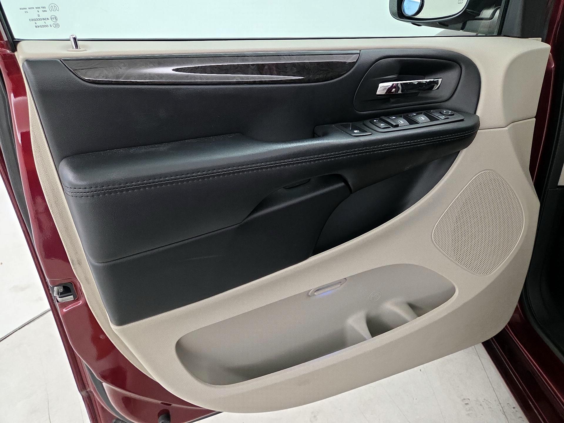 Thumbnail: 2019 Dodge Grand Caravan - 12