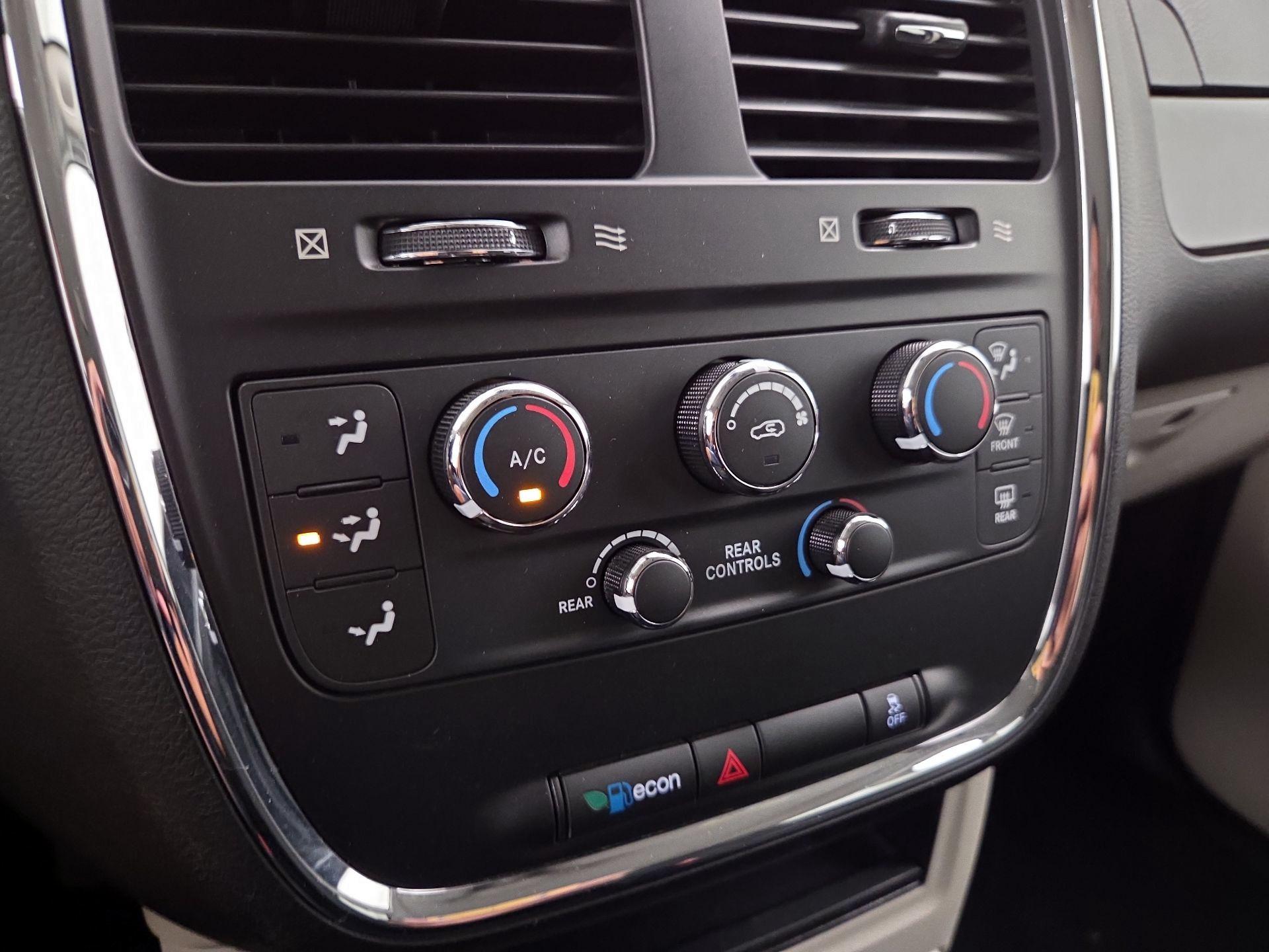 Thumbnail: 2019 Dodge Grand Caravan - 16