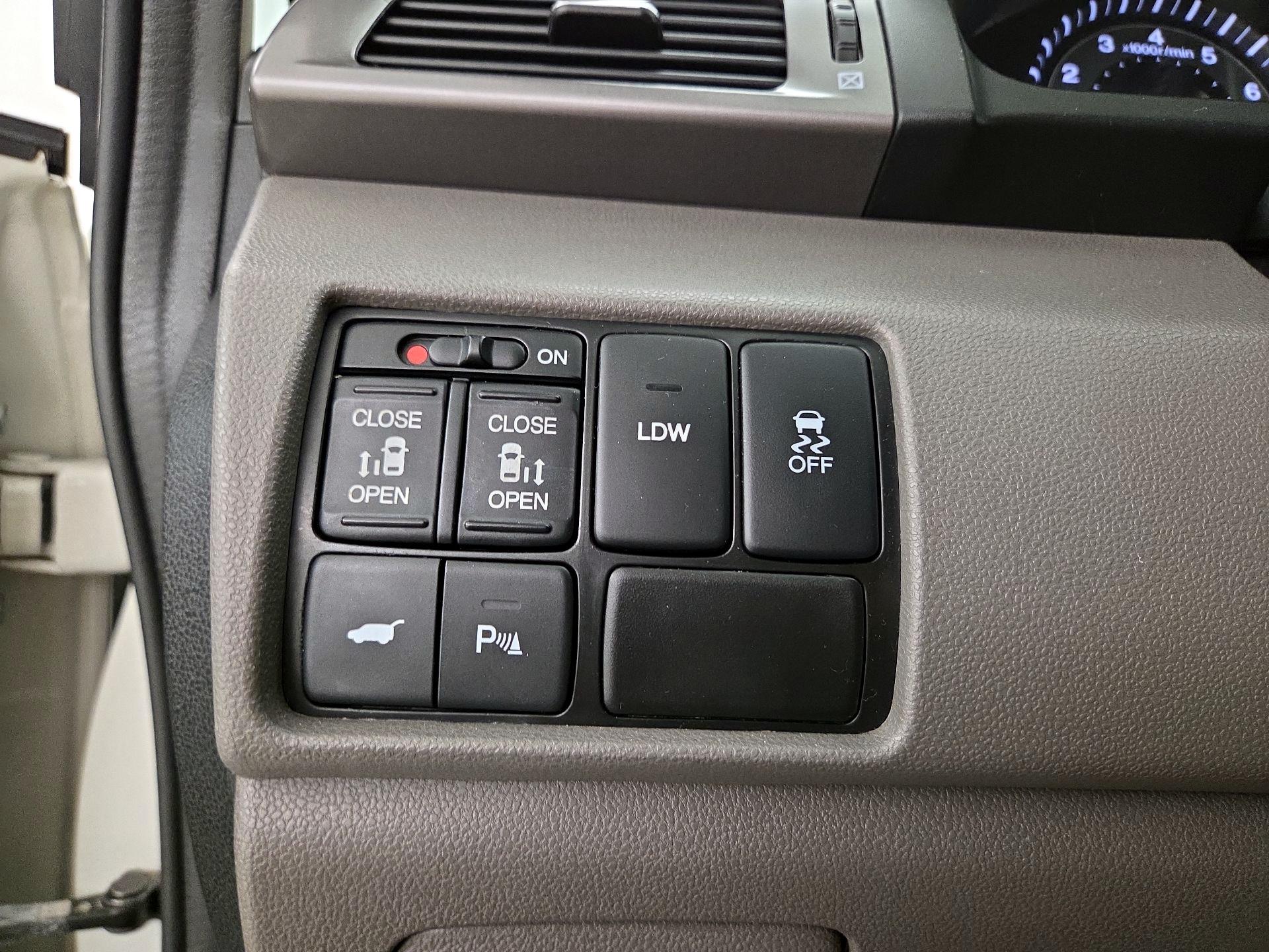 Thumbnail: 2017 Honda Odyssey - 13