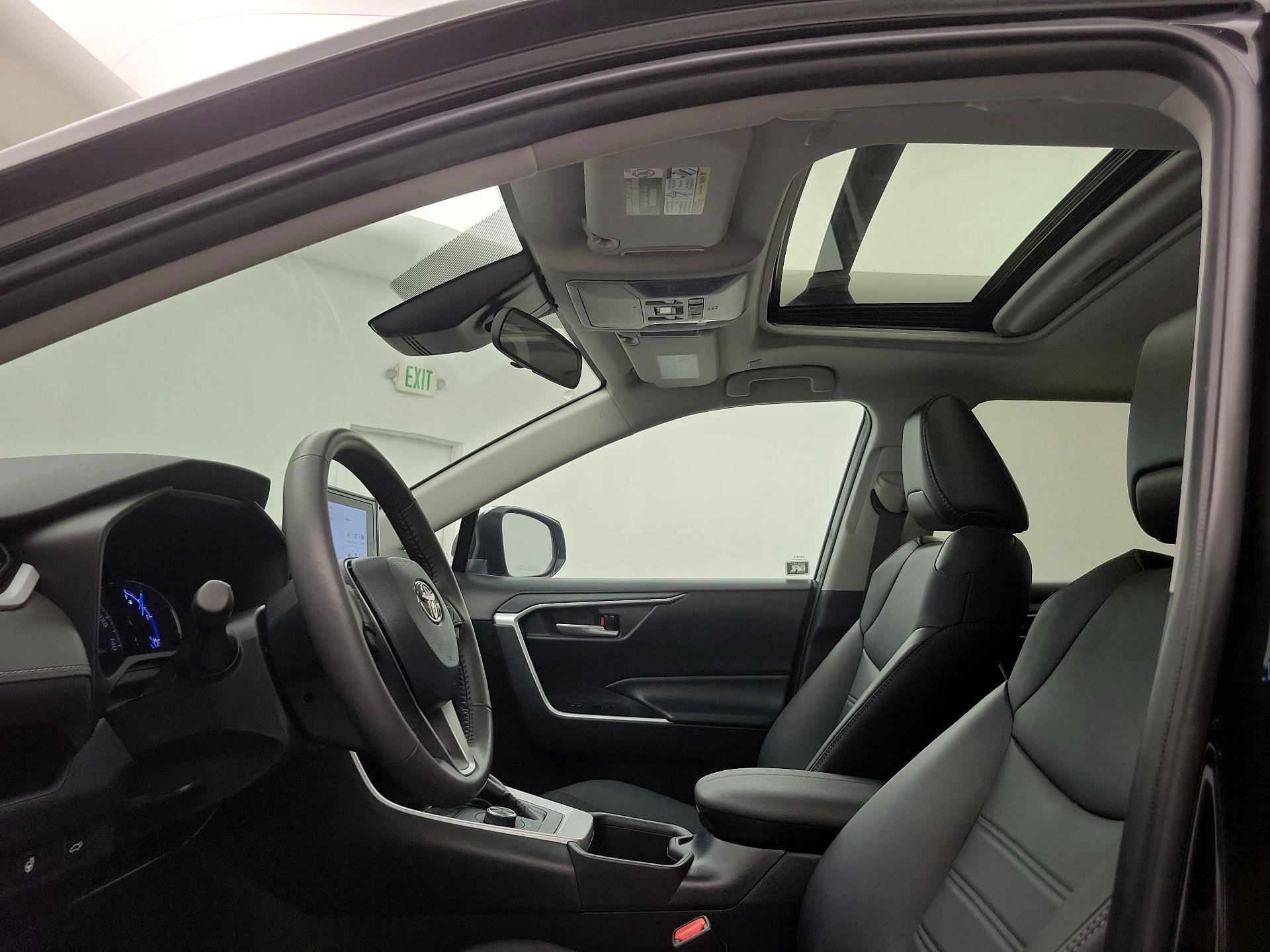 Thumbnail: 2023 Toyota RAV4 - 19