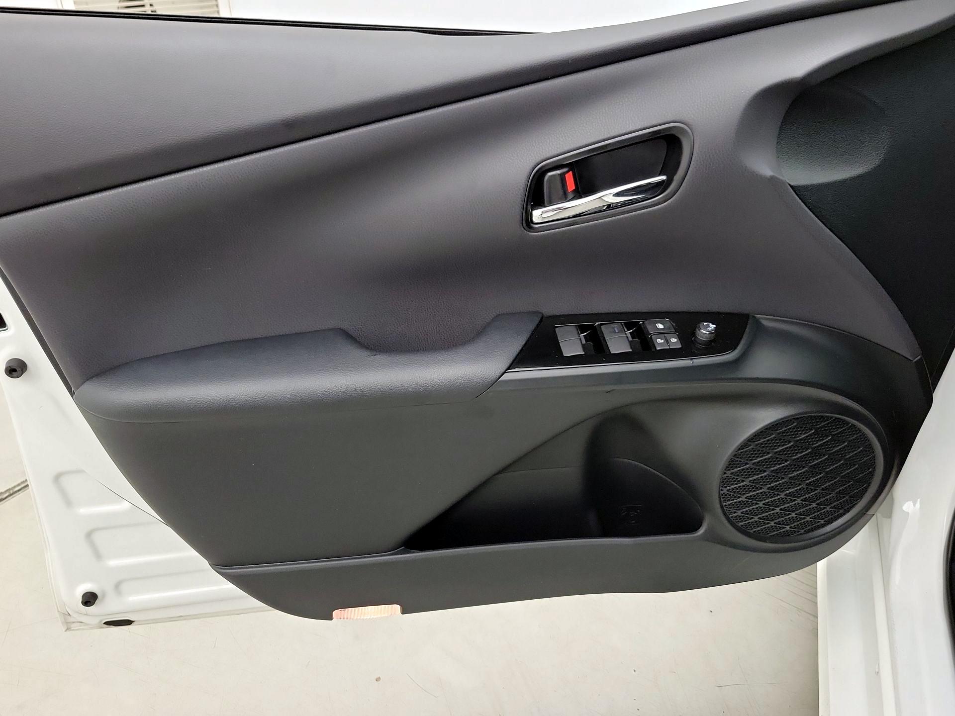 Thumbnail: 2021 Toyota Prius Prime - 12