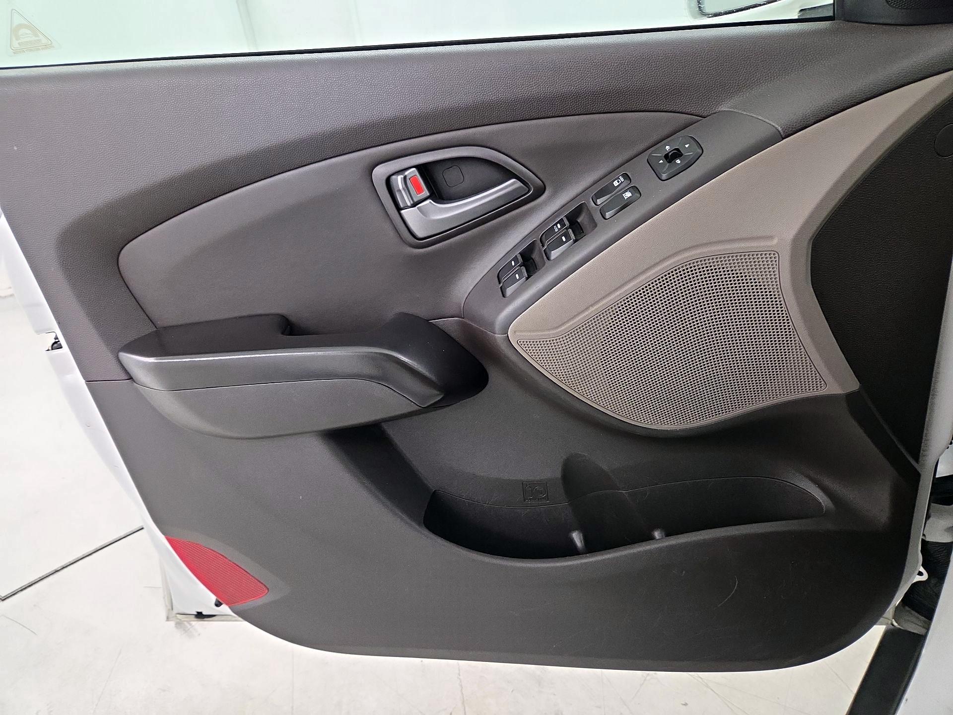Thumbnail: 2015 Hyundai Tucson - 12