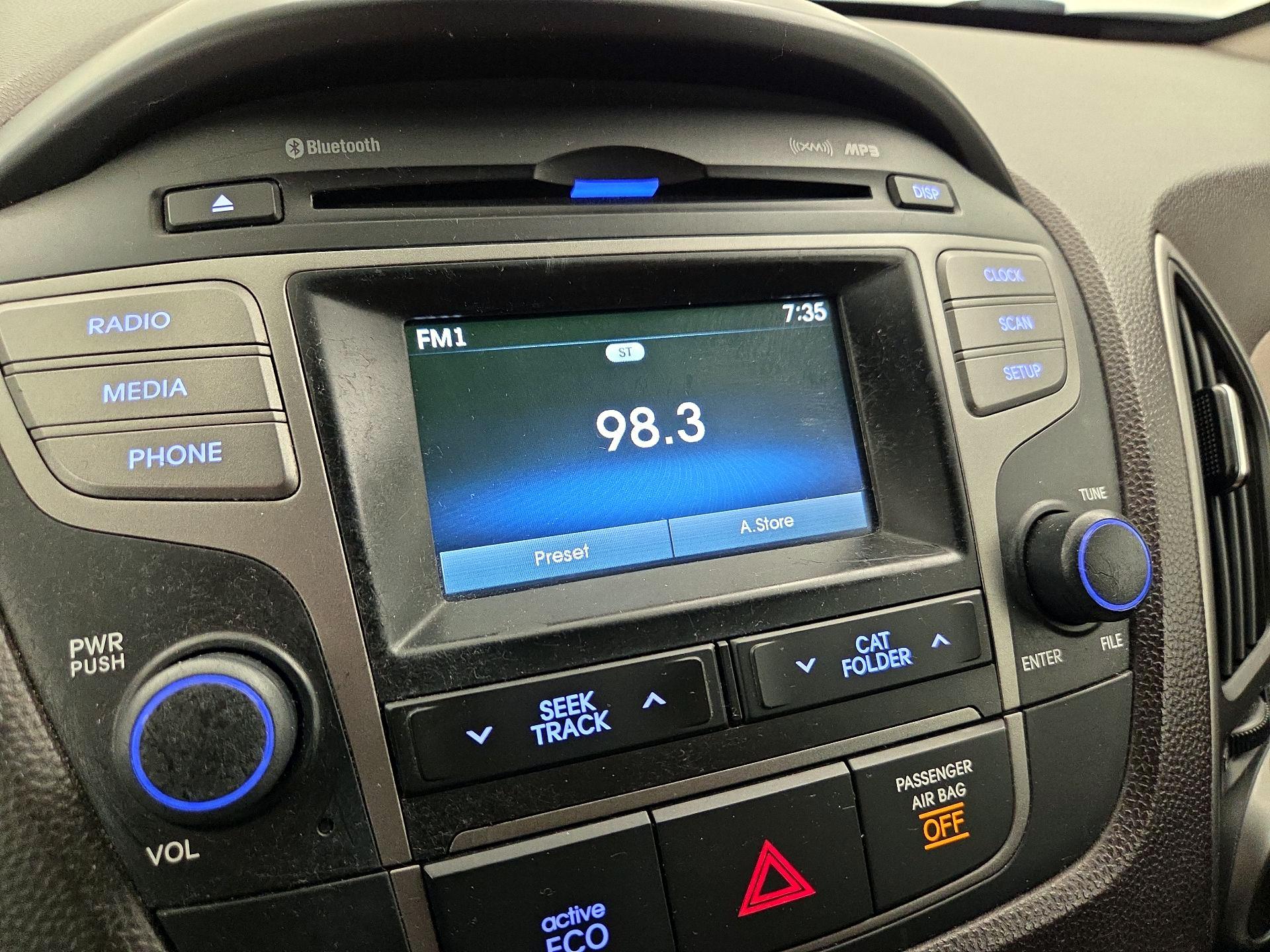 Thumbnail: 2015 Hyundai Tucson - 15