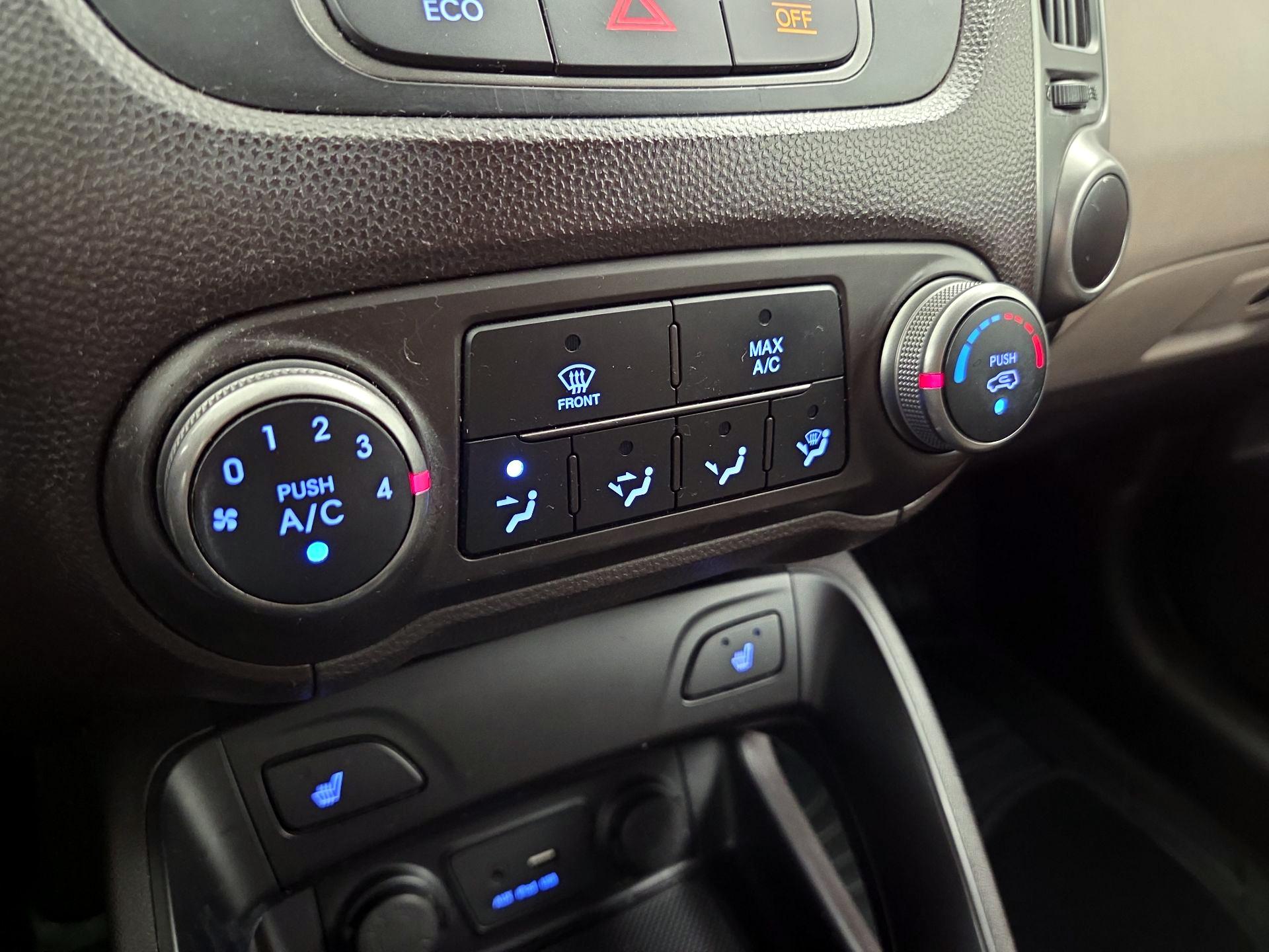 Thumbnail: 2015 Hyundai Tucson - 16